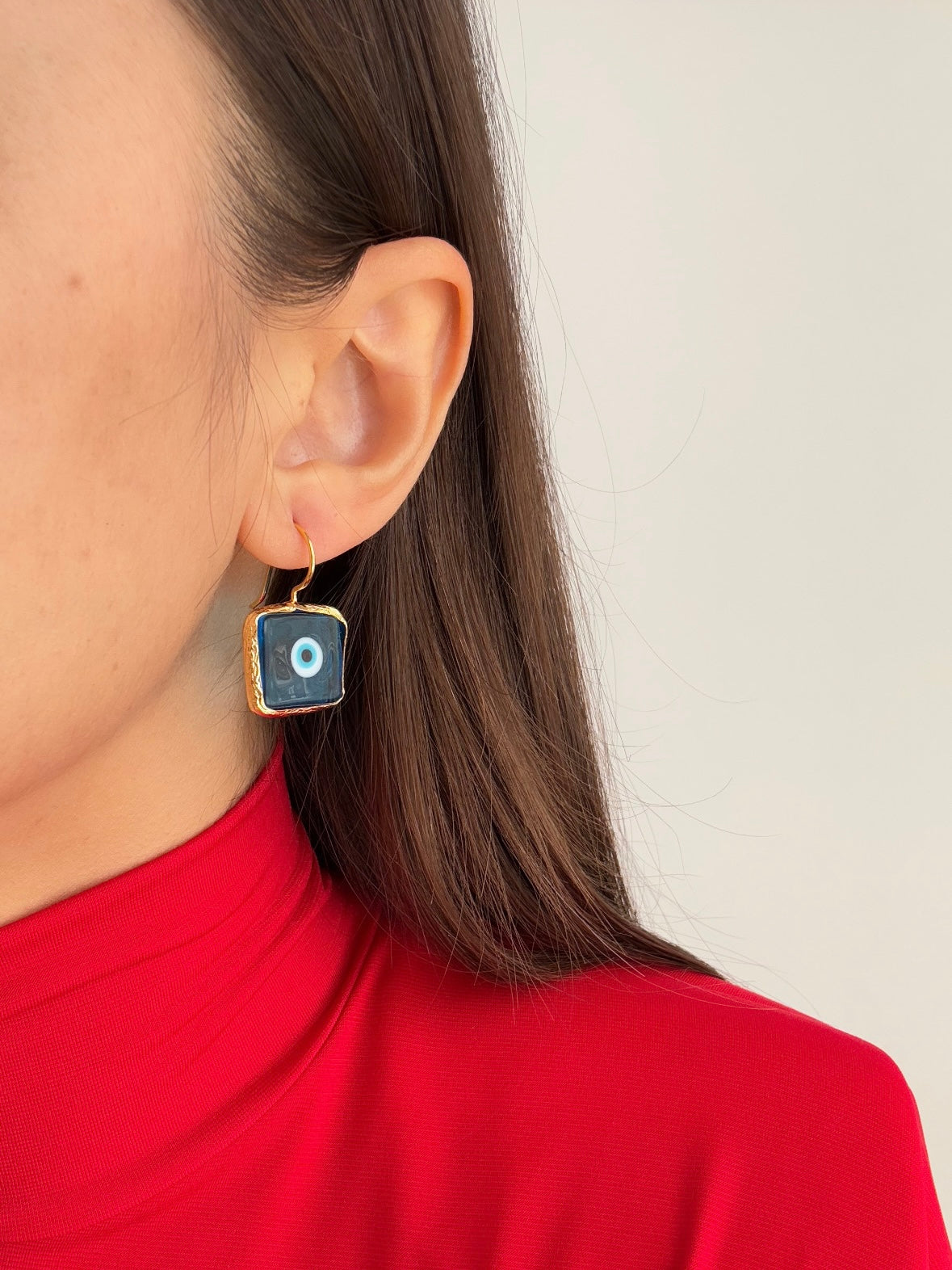 SELE MAVİ CAM NAZAR BONCUK DETAYLI ALTIN KAPLAMA KÜPE