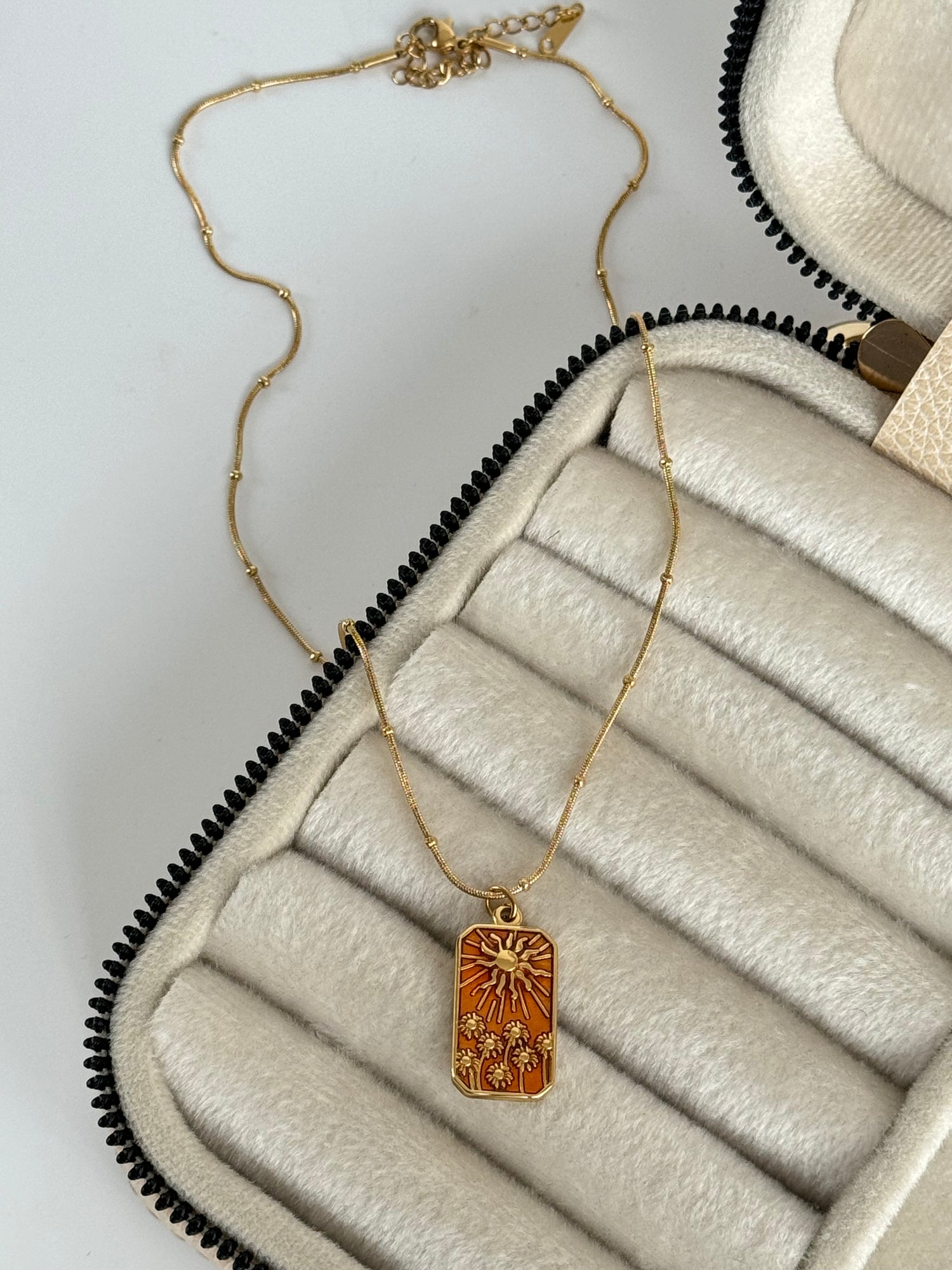 TURUNCU RENKLİ GOLD TAROT ÇELİK KOLYE