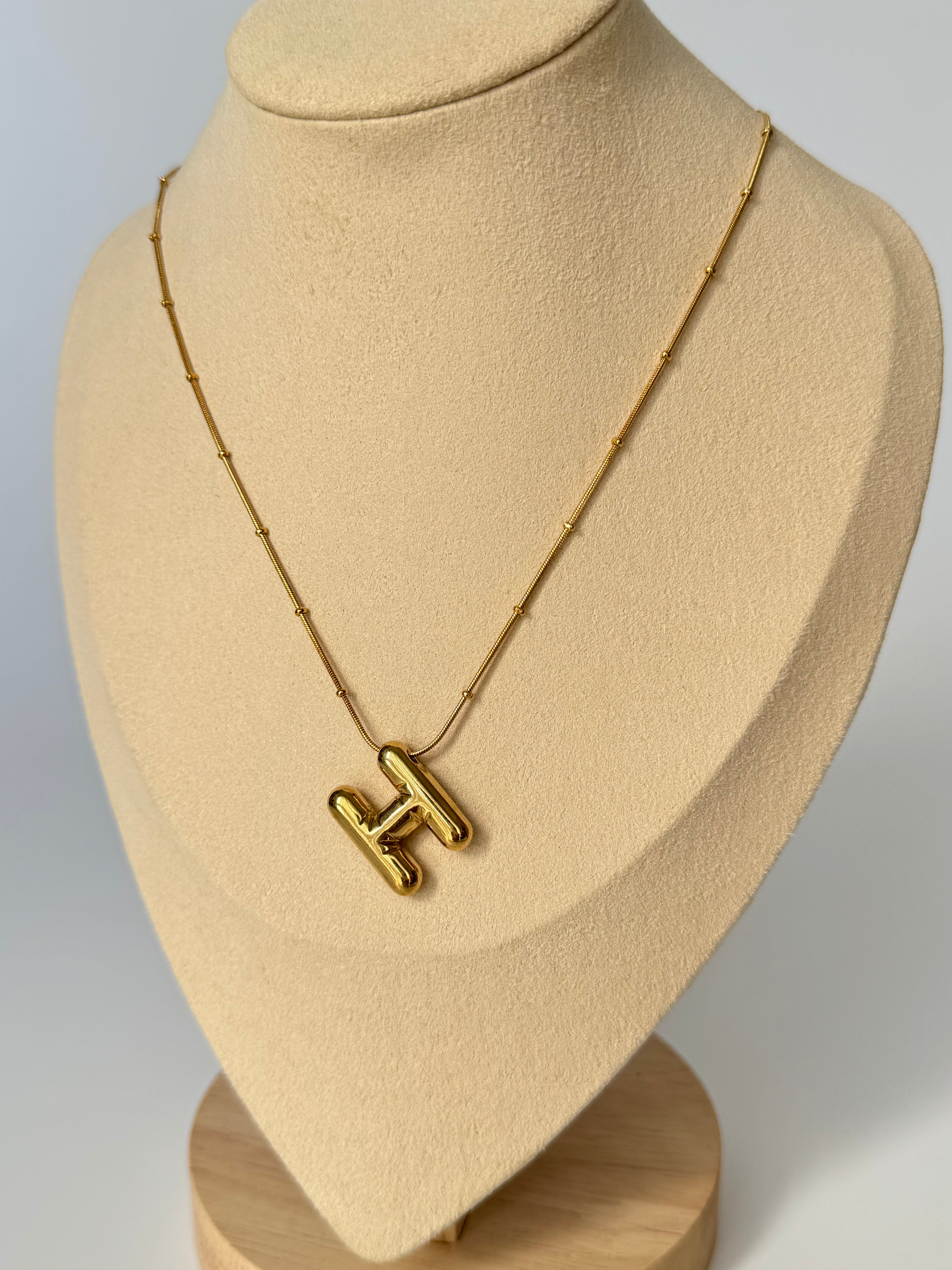 İthal Balon H Harf Gold Kolye