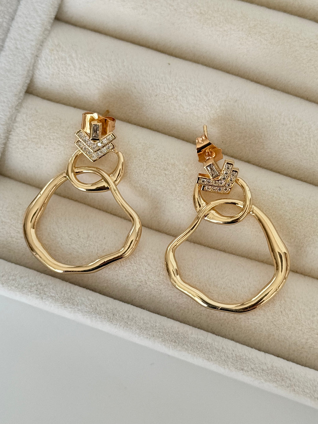 İTHAL HALKA DETAYLI GOLD KÜPE