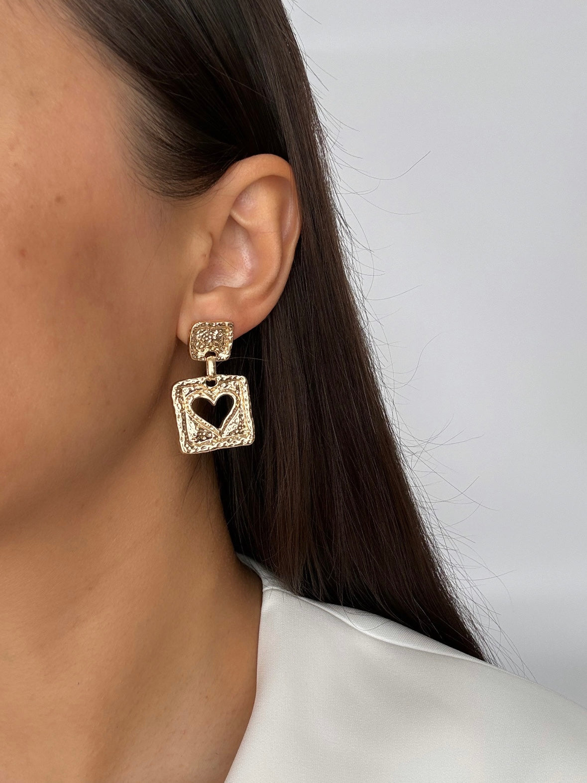 İTHAL KALP DETAYLI GOLD KÜPE