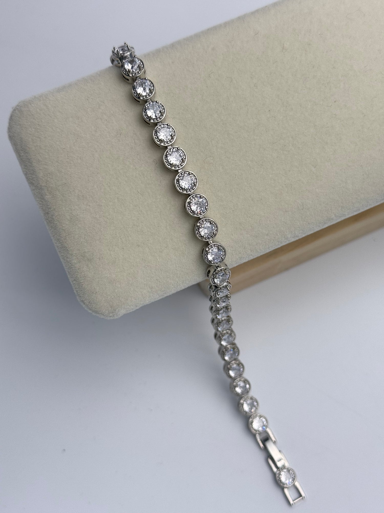 İTHAL ZİRKON TAŞLI SİLVER BİLEKLİK