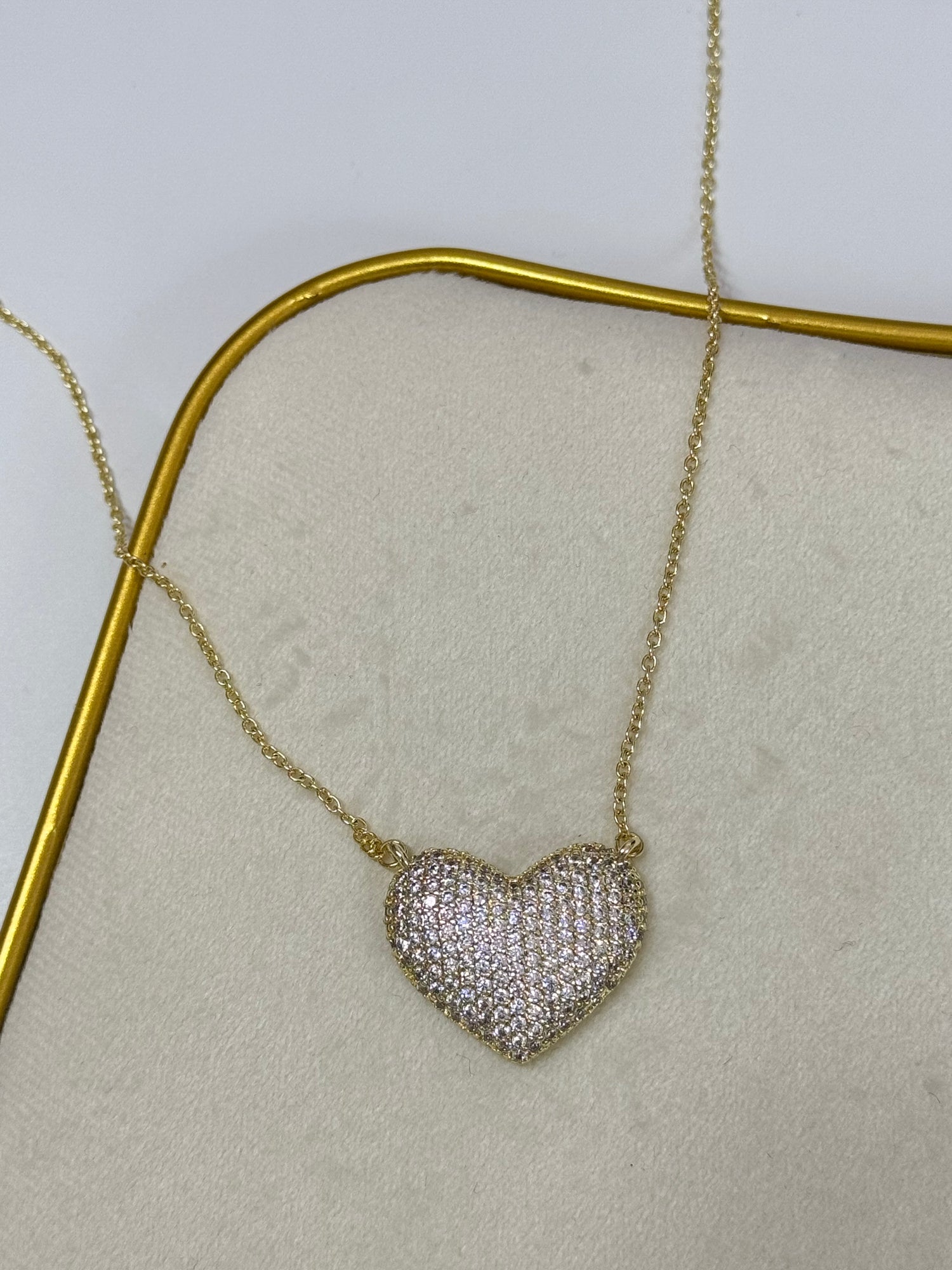 İTHAL TAŞLI KALP DETAYLI UZUN GOLD KOLYE