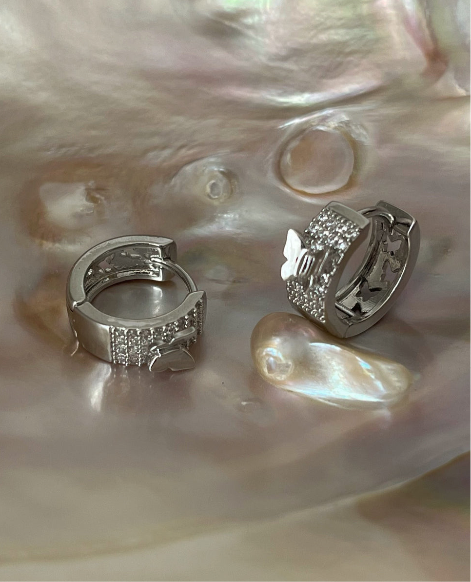 KELEBEK DETAYLI İTHAL SİLVER HALKA KÜPE