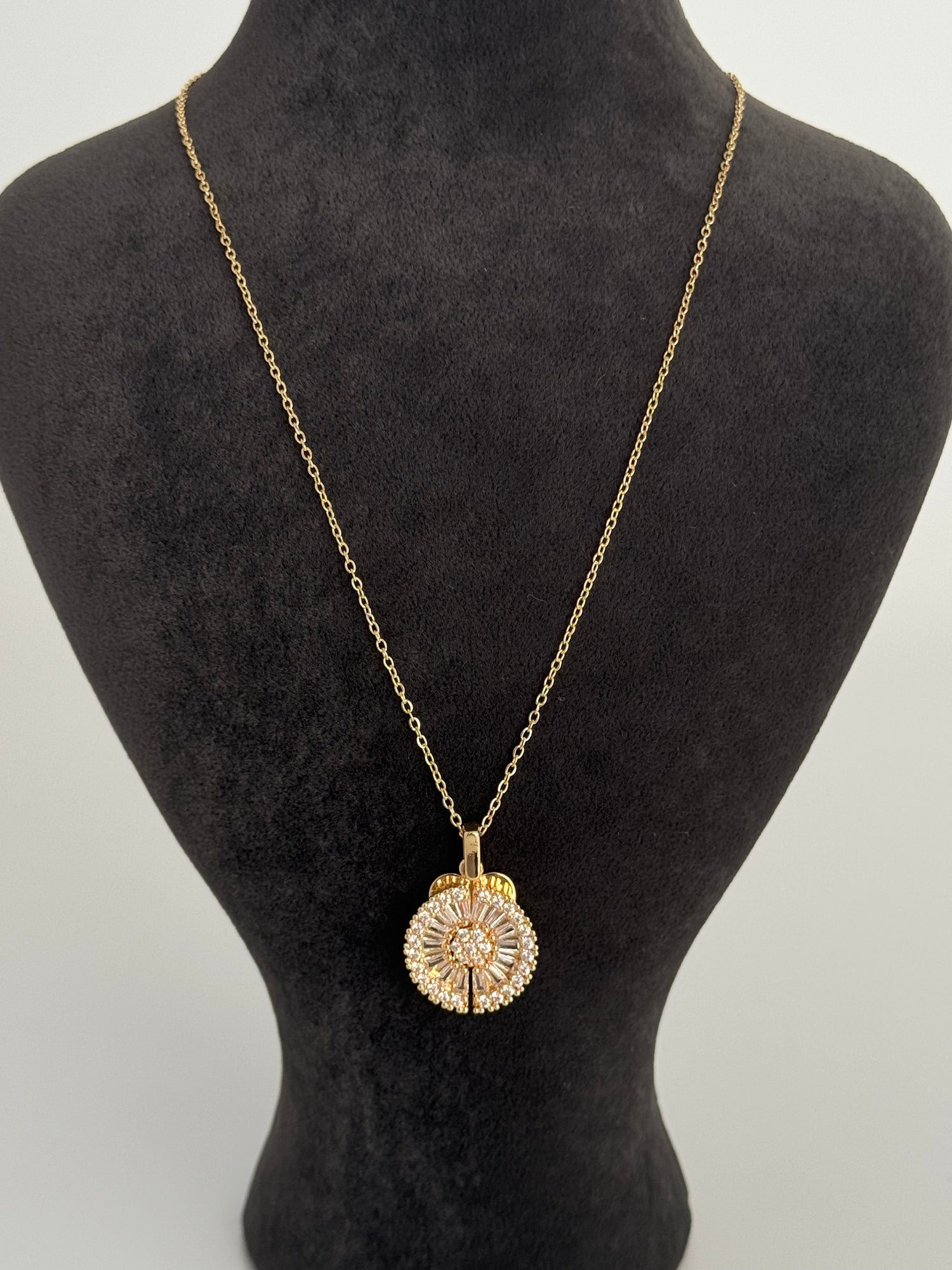 TAŞLI AÇILABİLİR KALP DETAYLI GOLD ÇELİK KOLYE