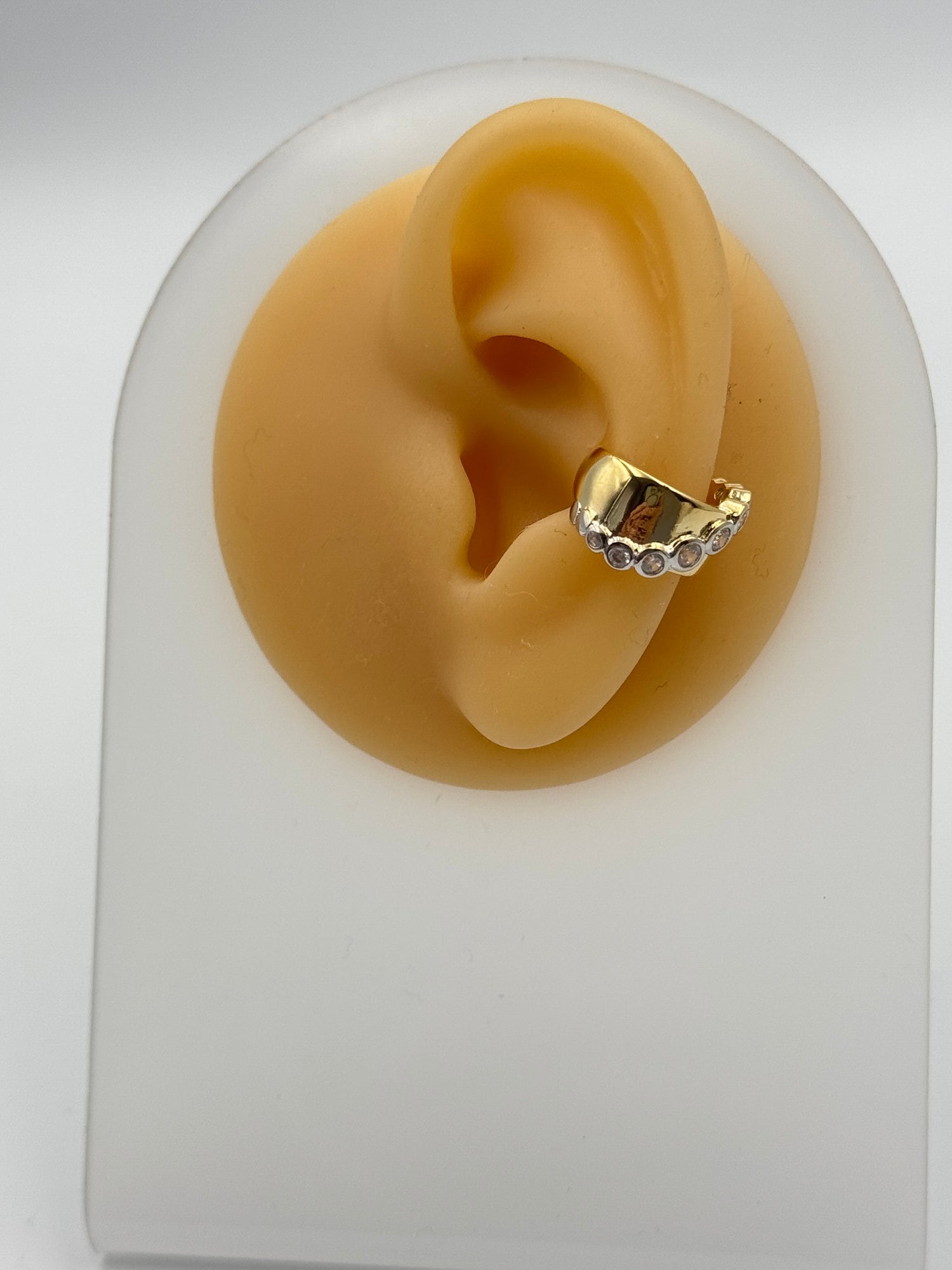 İTHAL TAŞ DETAYLI GOLD KIKIRDAK KÜPE EARCUFF