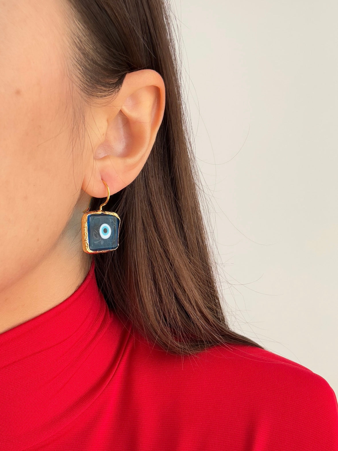 SELE MAVİ CAM NAZAR BONCUK DETAYLI ALTIN KAPLAMA KÜPE