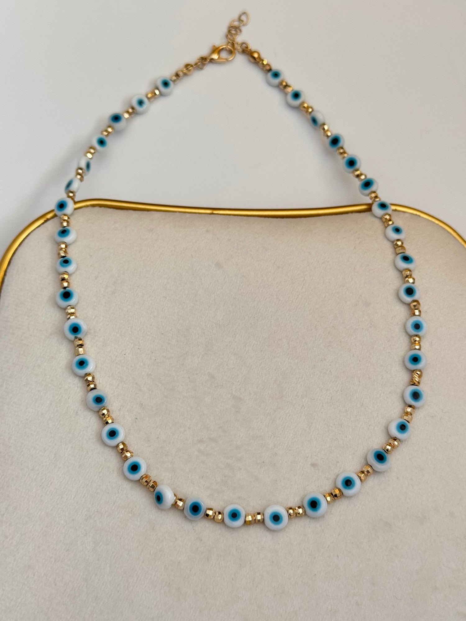 AURİ BEYAZ NAZAR BONCUKLU ALTIN KAPLAMA DETAYLI KOLYE