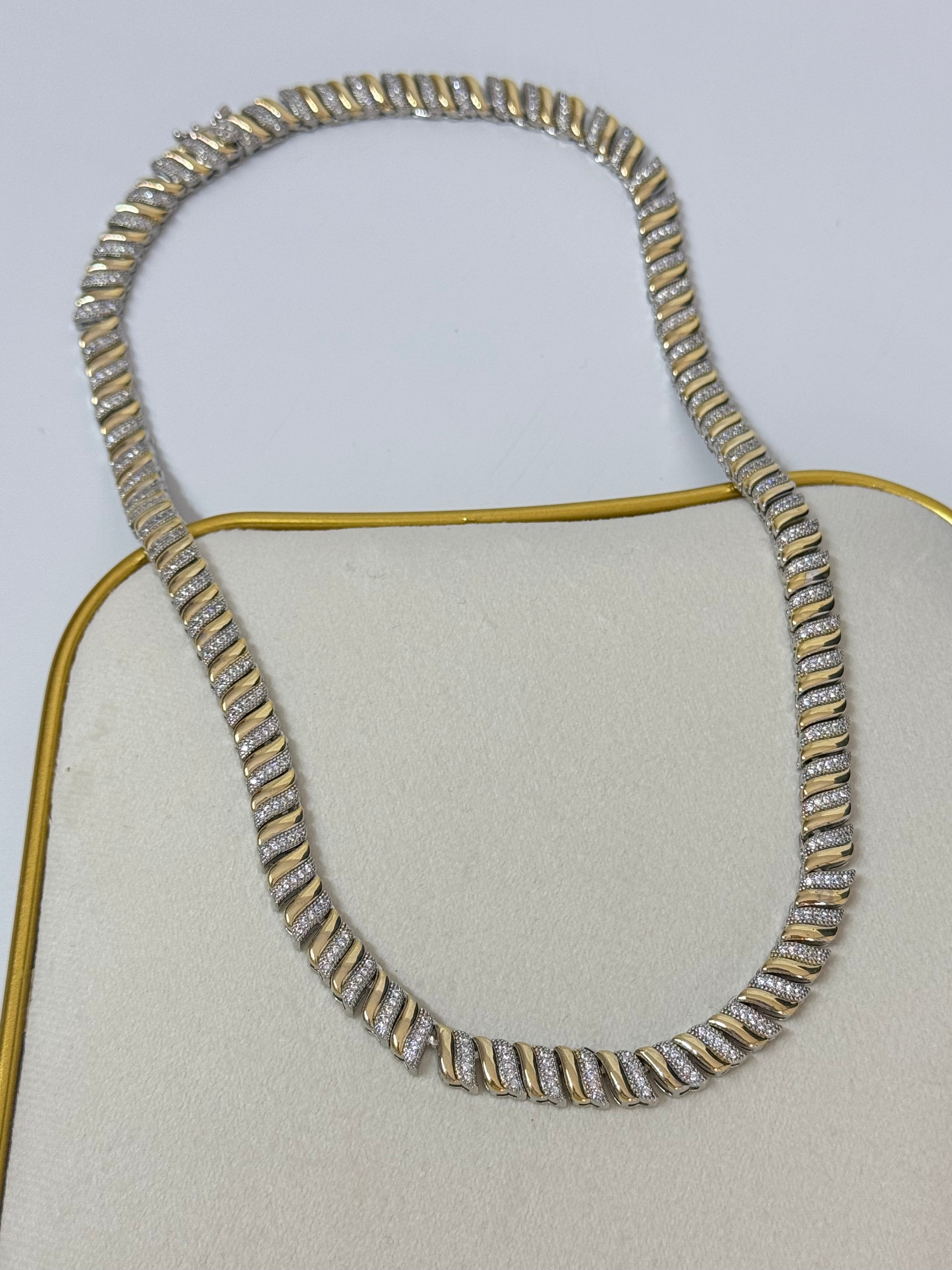 İTHAL SARMAL DETAYLI TAŞLI GOLD KOLYE