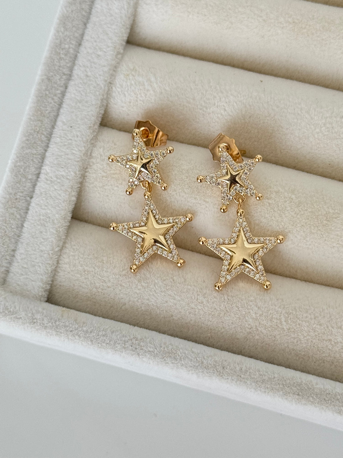 İTHAL YILDIZ DETAYLI GOLD KÜPE