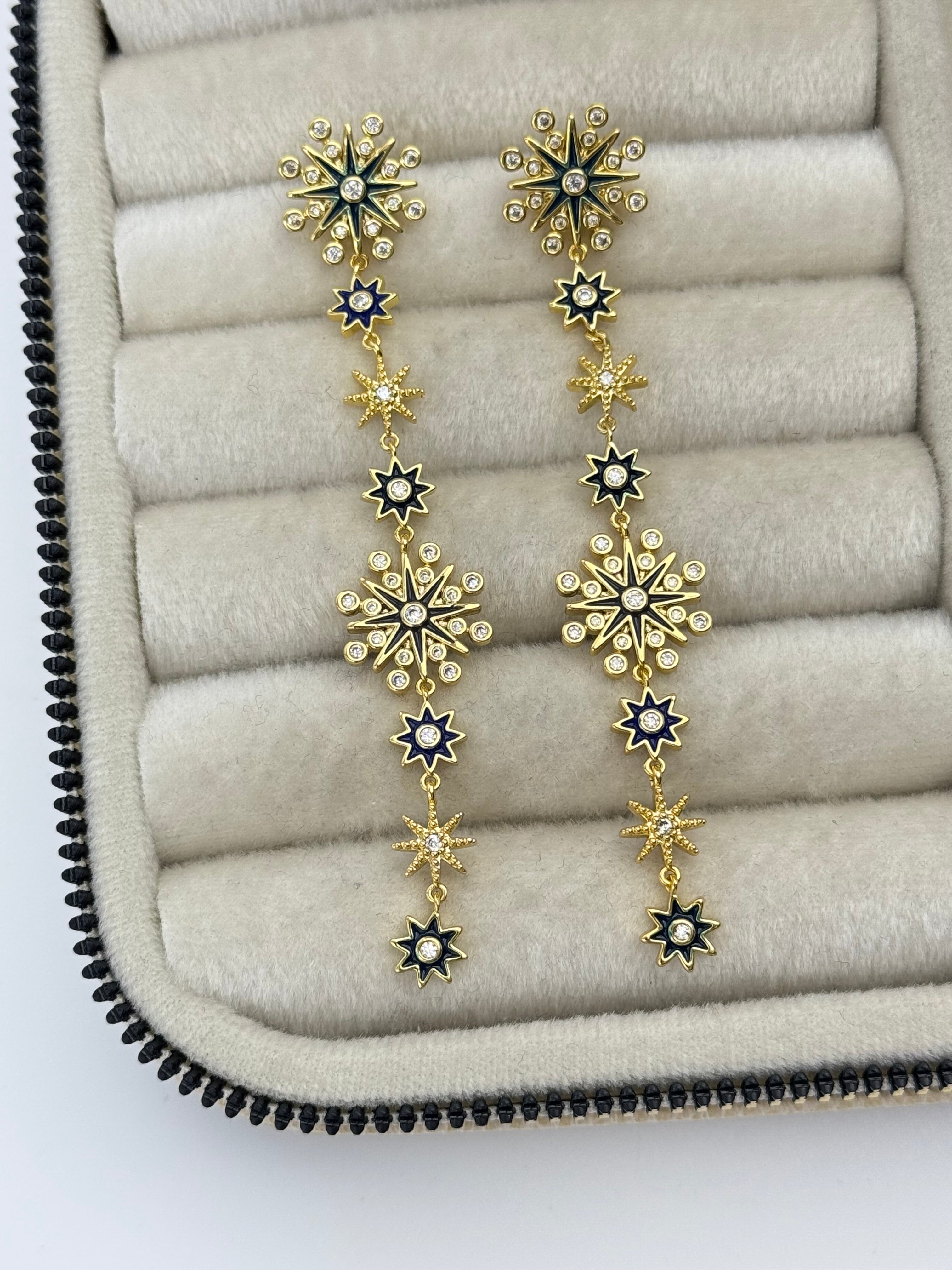 İTHAL MAVİLİ SALLANTILI YILDIZ DETAYLI GOLD KÜPE