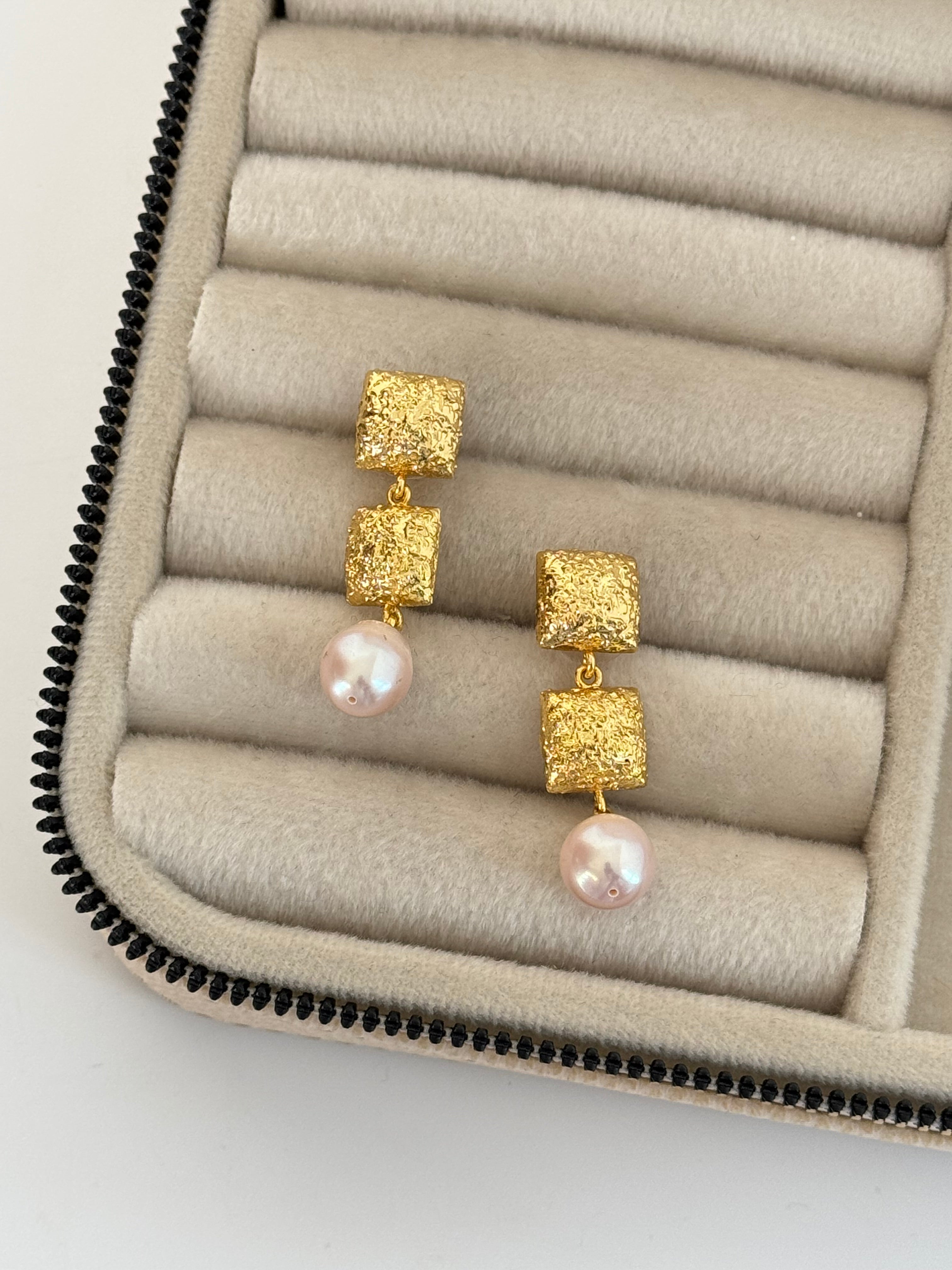 İNCİ DETAYLI ALTIN KAPLAMA KÜPE