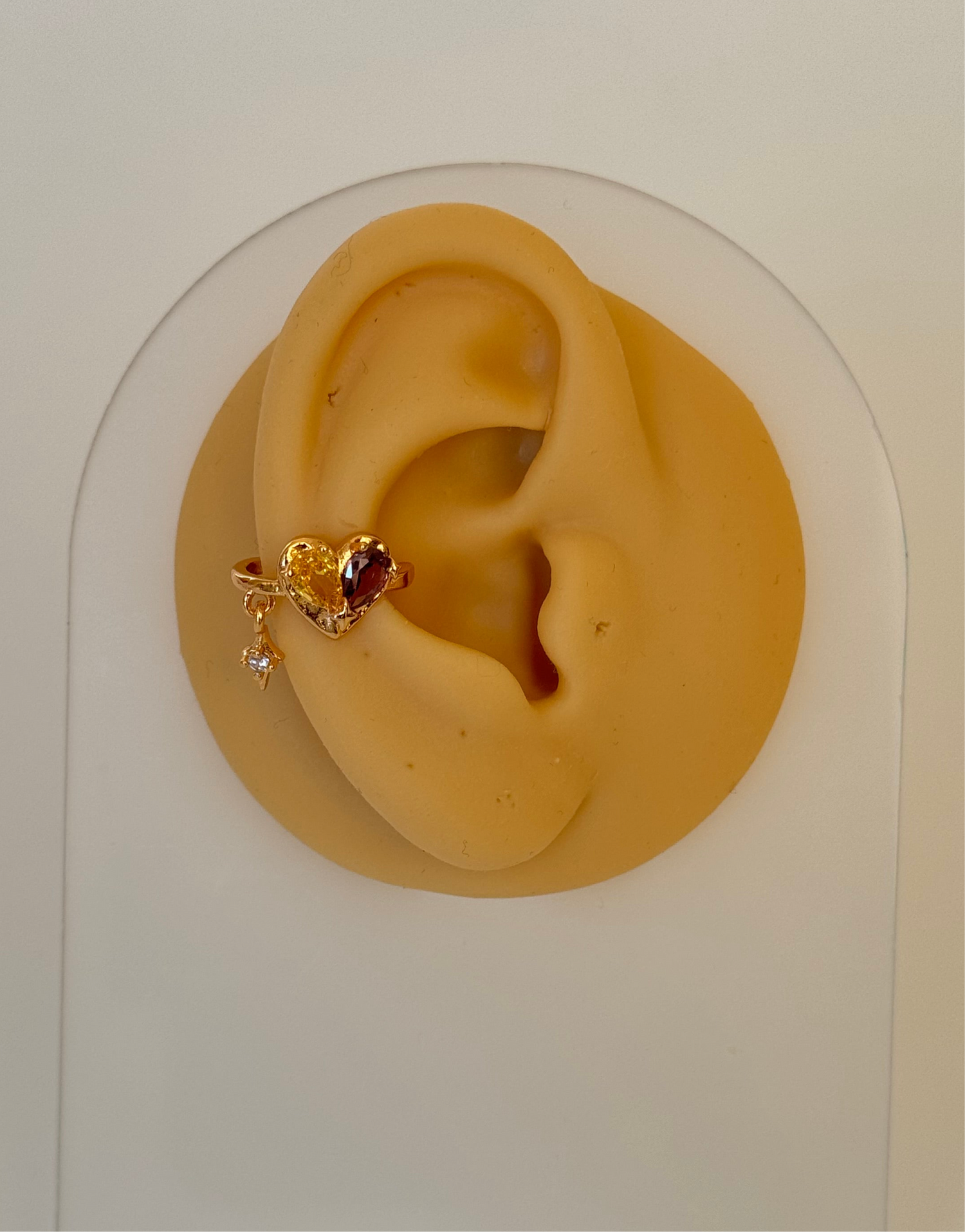 İTHAL KALP DETAYLI SAĞ KULAK GOLD KIKIRDAK KÜPE EARCUFF