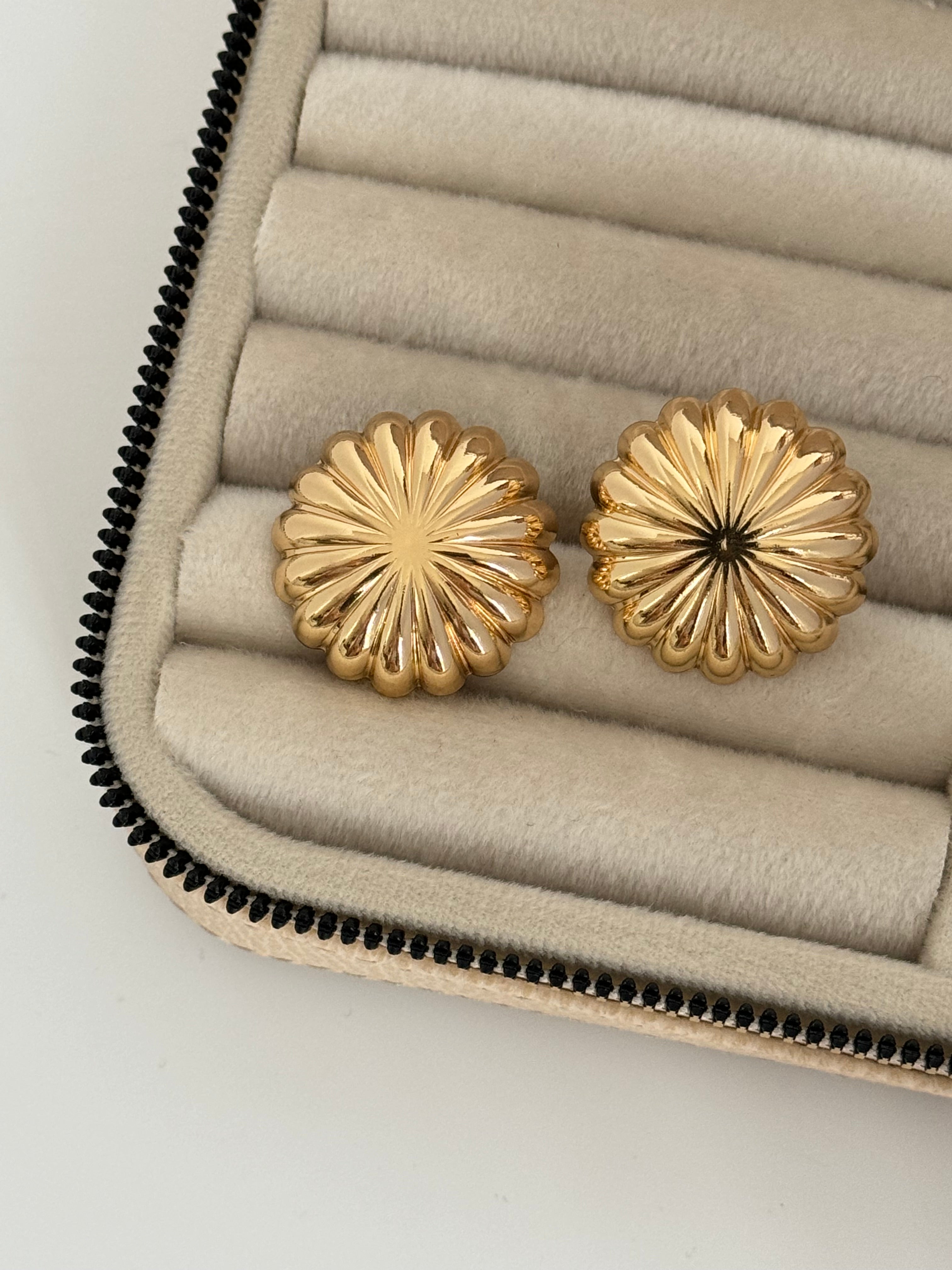 İTHAL DETAYLI GOLD KÜPE