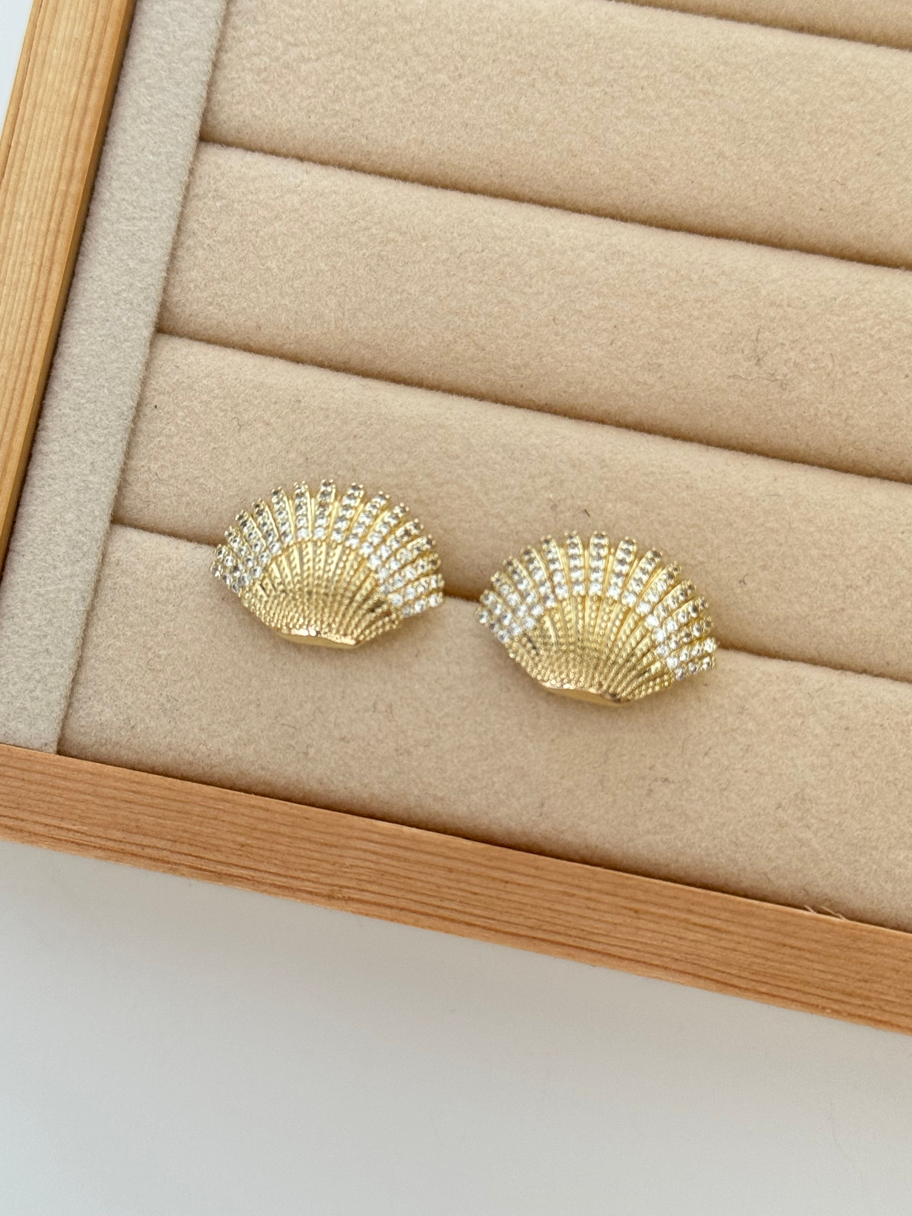 TAŞLI DENİZ KABUĞU GOLD KÜPE