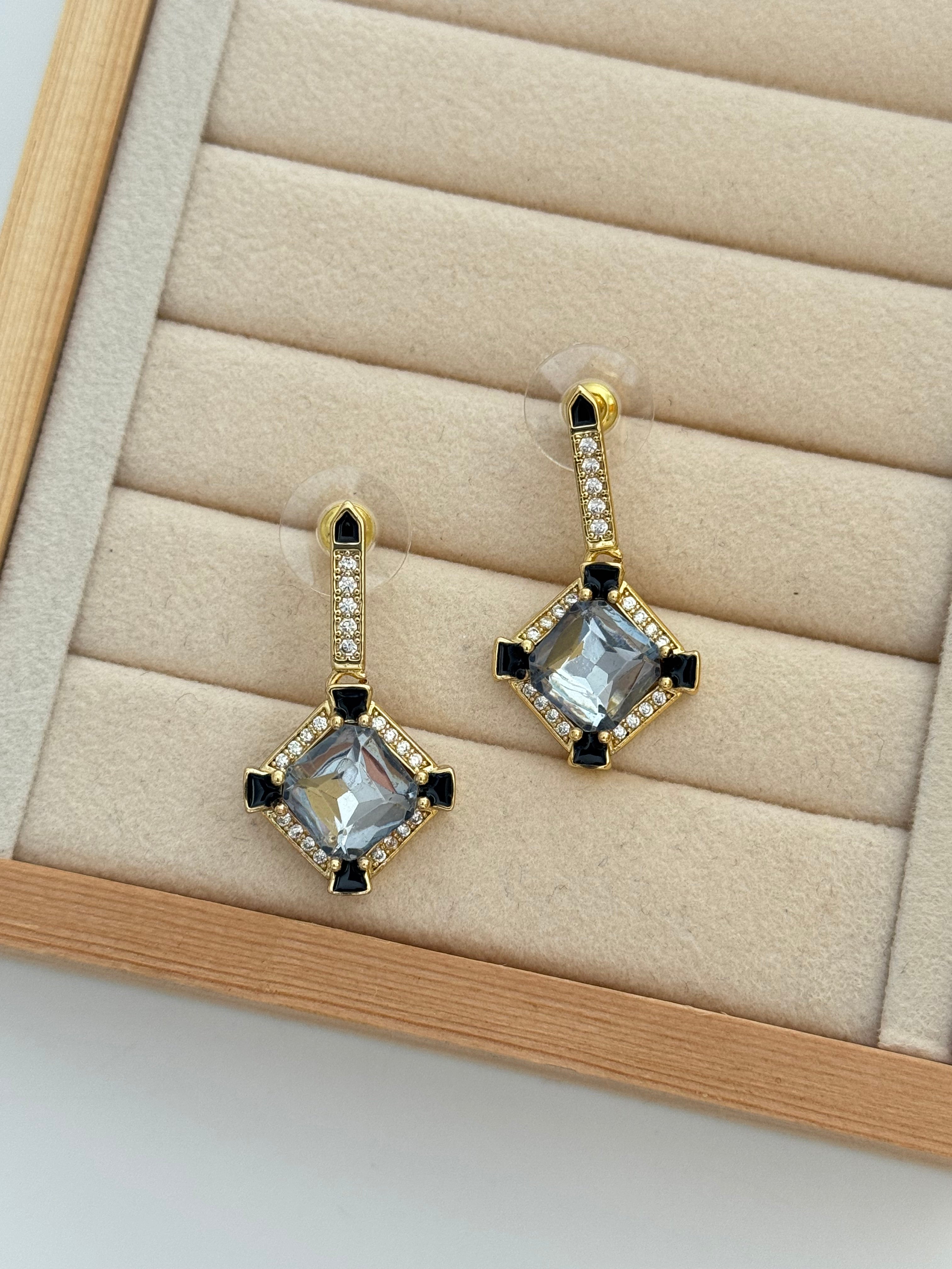 CAİA BAGET TAŞLI GOLD KÜPE