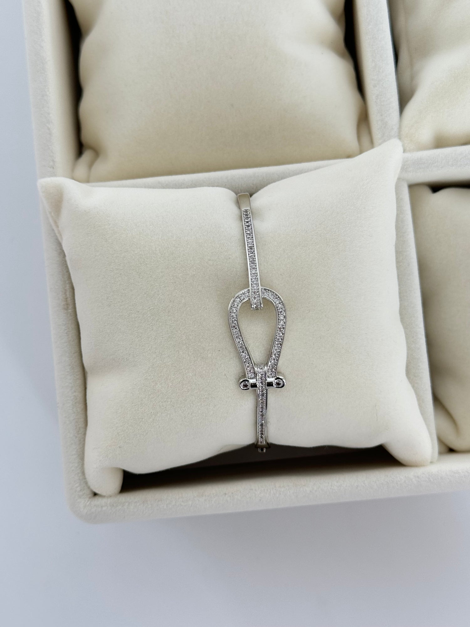 İTHAL TAŞLI SİLVER KELEPÇE BİLEZİK