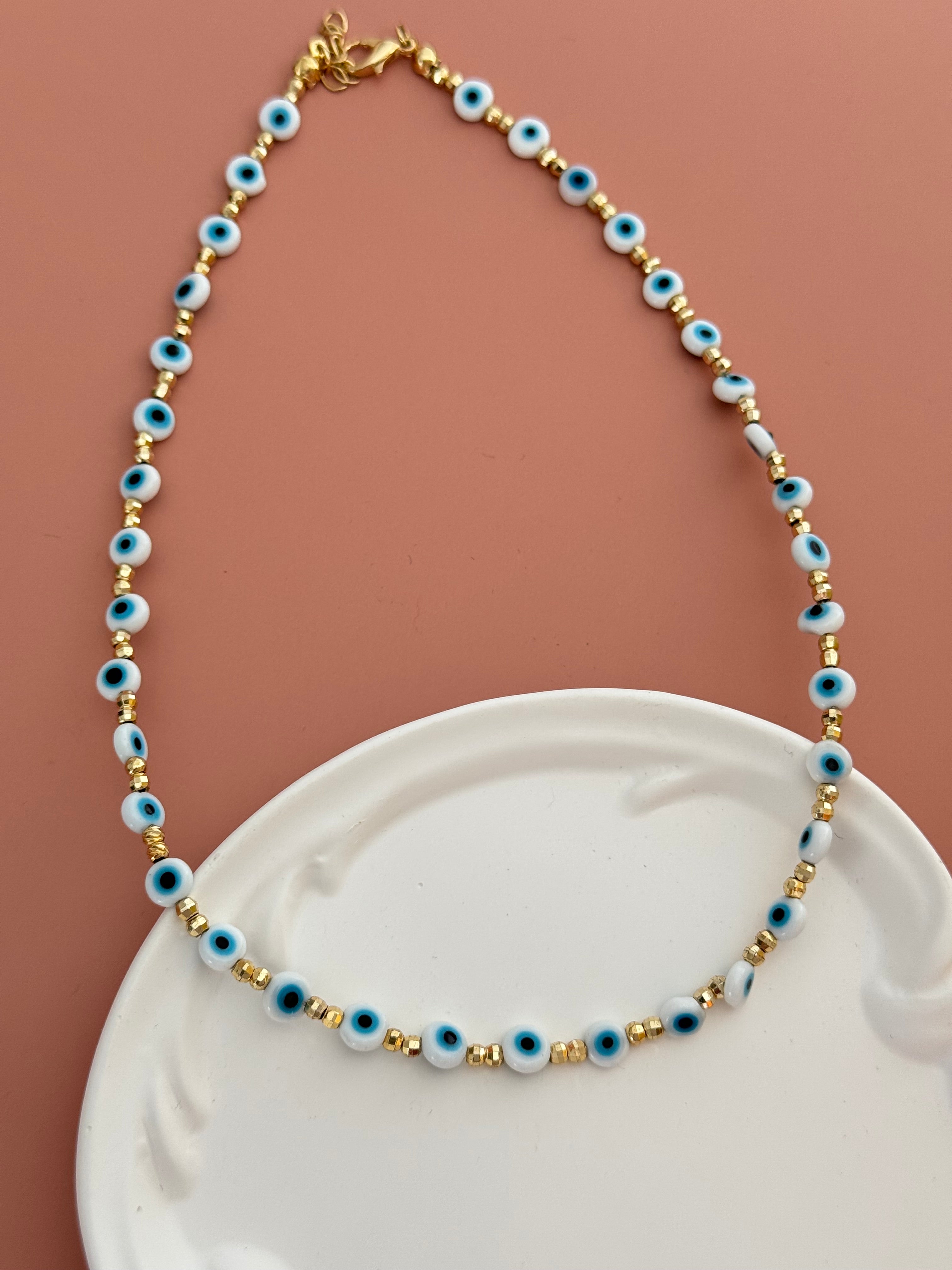 AURİ BEYAZ NAZAR BONCUKLU ALTIN KAPLAMA DETAYLI KOLYE