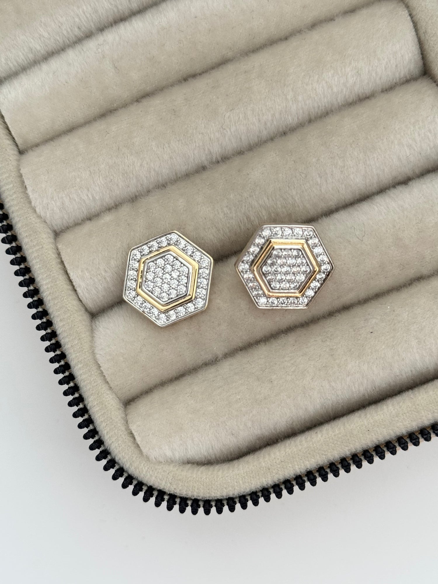 İTHAL TAŞ DETAYLI GOLD KÜPE