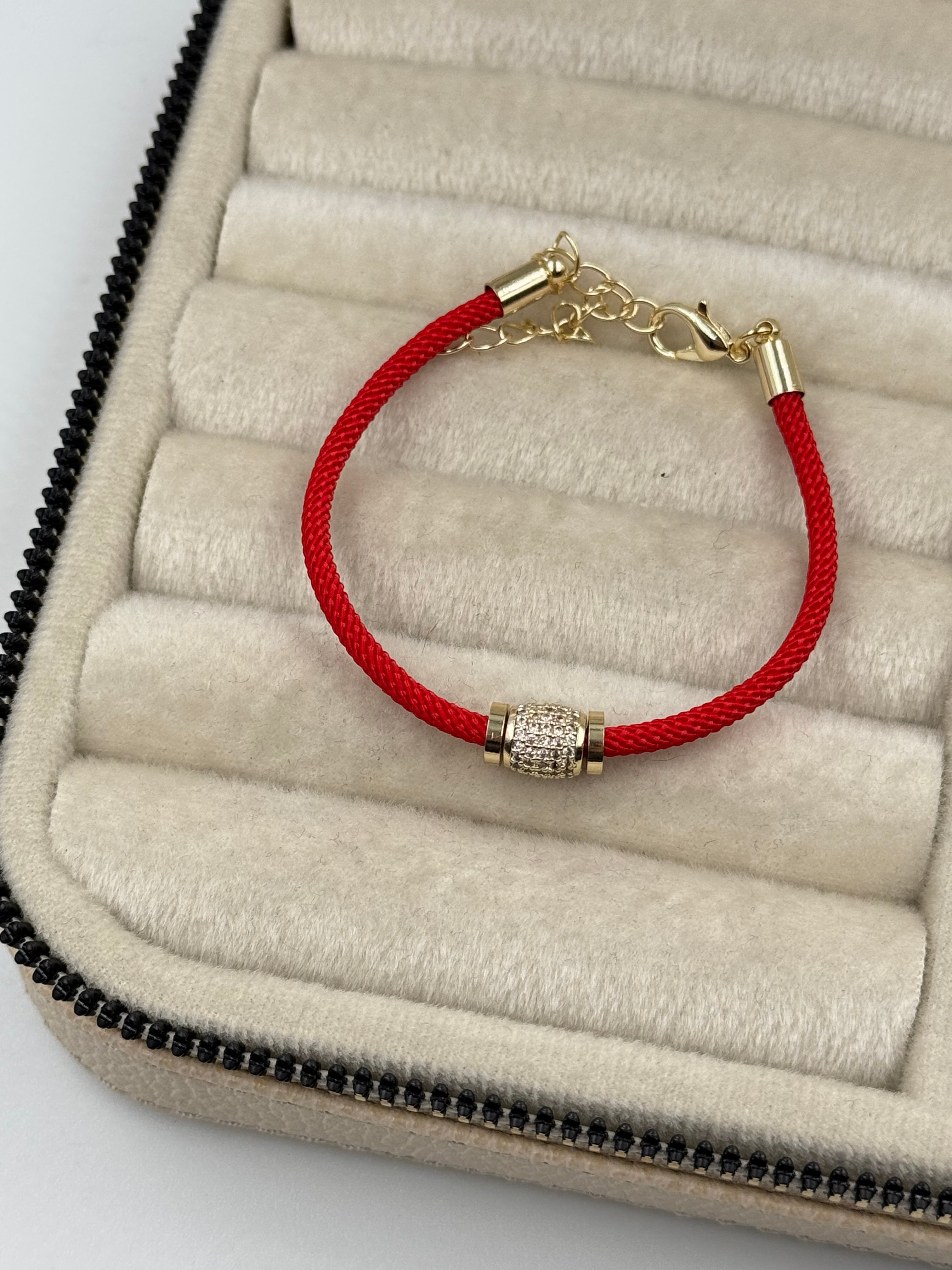 İTHAL TAŞLI KIRMIZI İPLİ BİLEKLİK