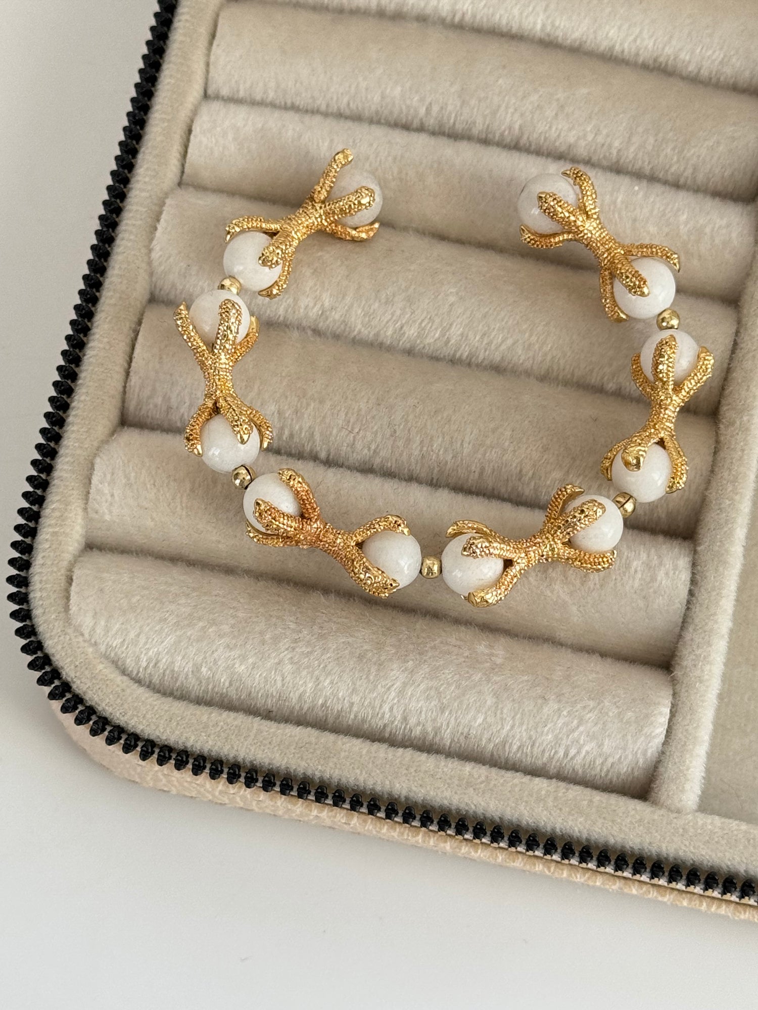 EFRUZ BEYAZ DOĞAL TAŞLI AYARLANABİLİR GOLD ALTIN KAPLAMA KELEPÇE BİLEKLİK