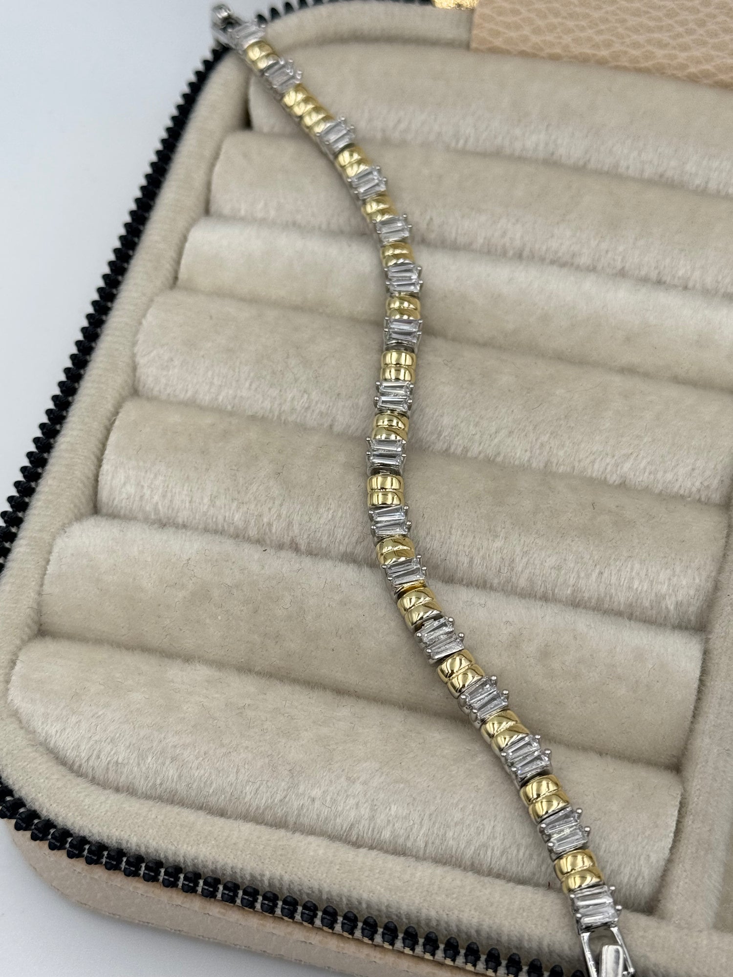 İTHAL TAŞ DETAYLI ÇİFT RENK BİLEKLİK