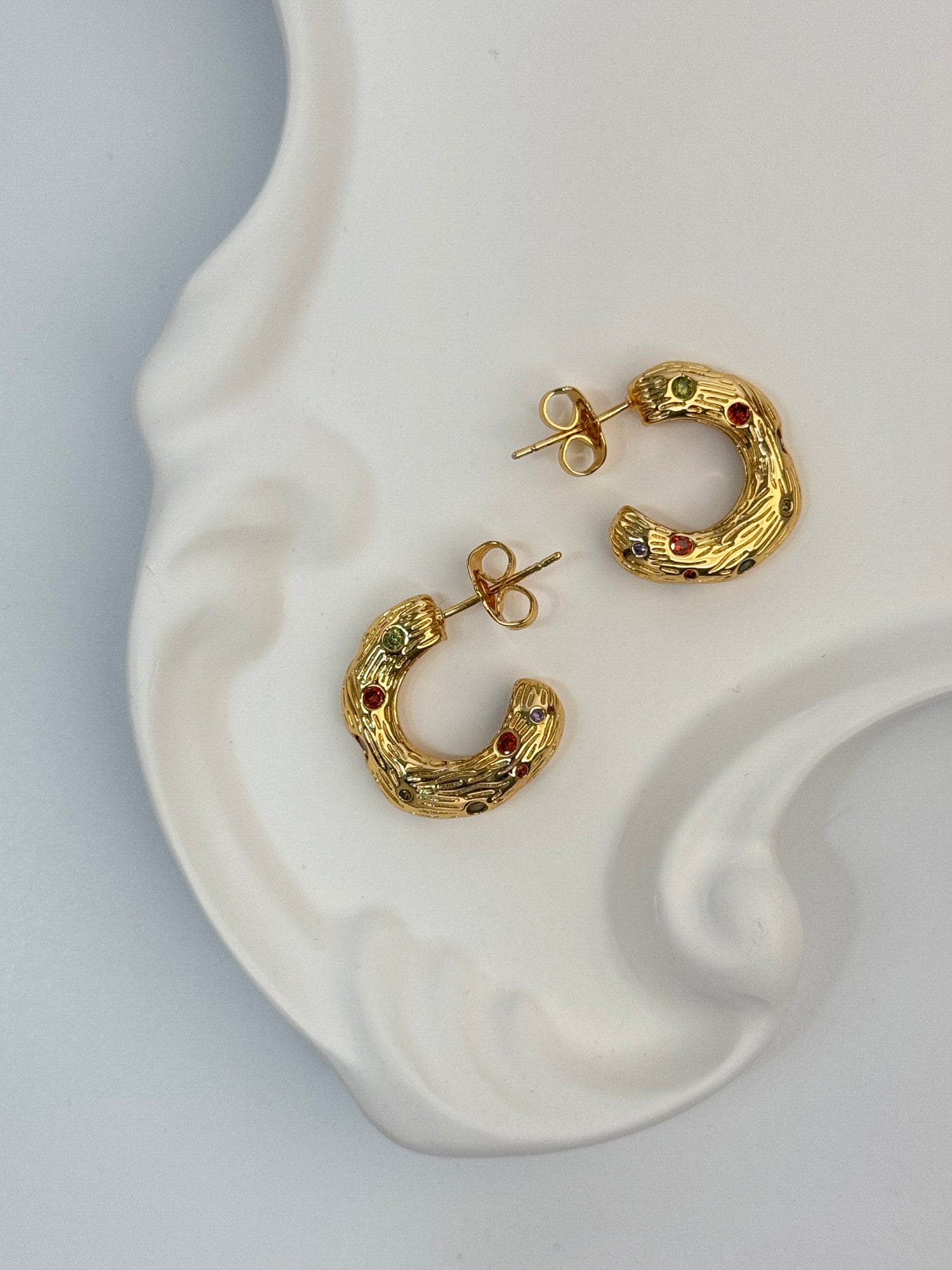 RENKLİ TAŞLI GOLD HALKA KÜPE