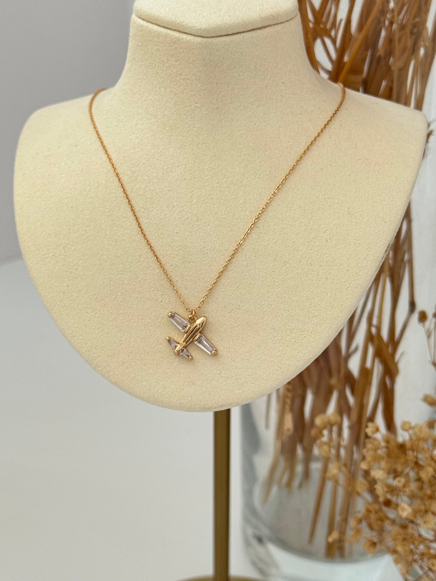 UÇAK DETAYLI GOLD ÇELİK KOLYE