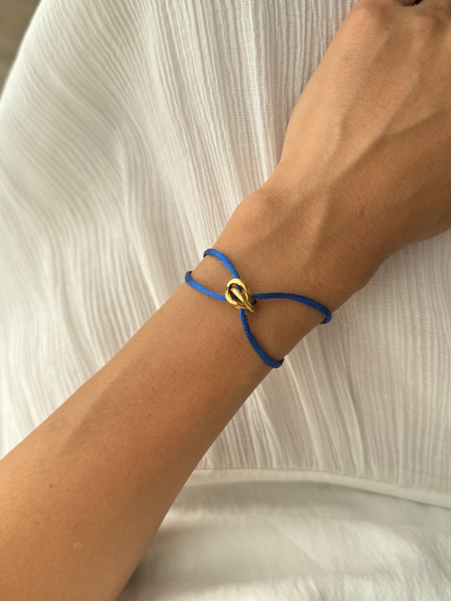 İTHAL MARKA MODEL MAVİ İPLİ AYARLANABİLİR BİLEKLİK