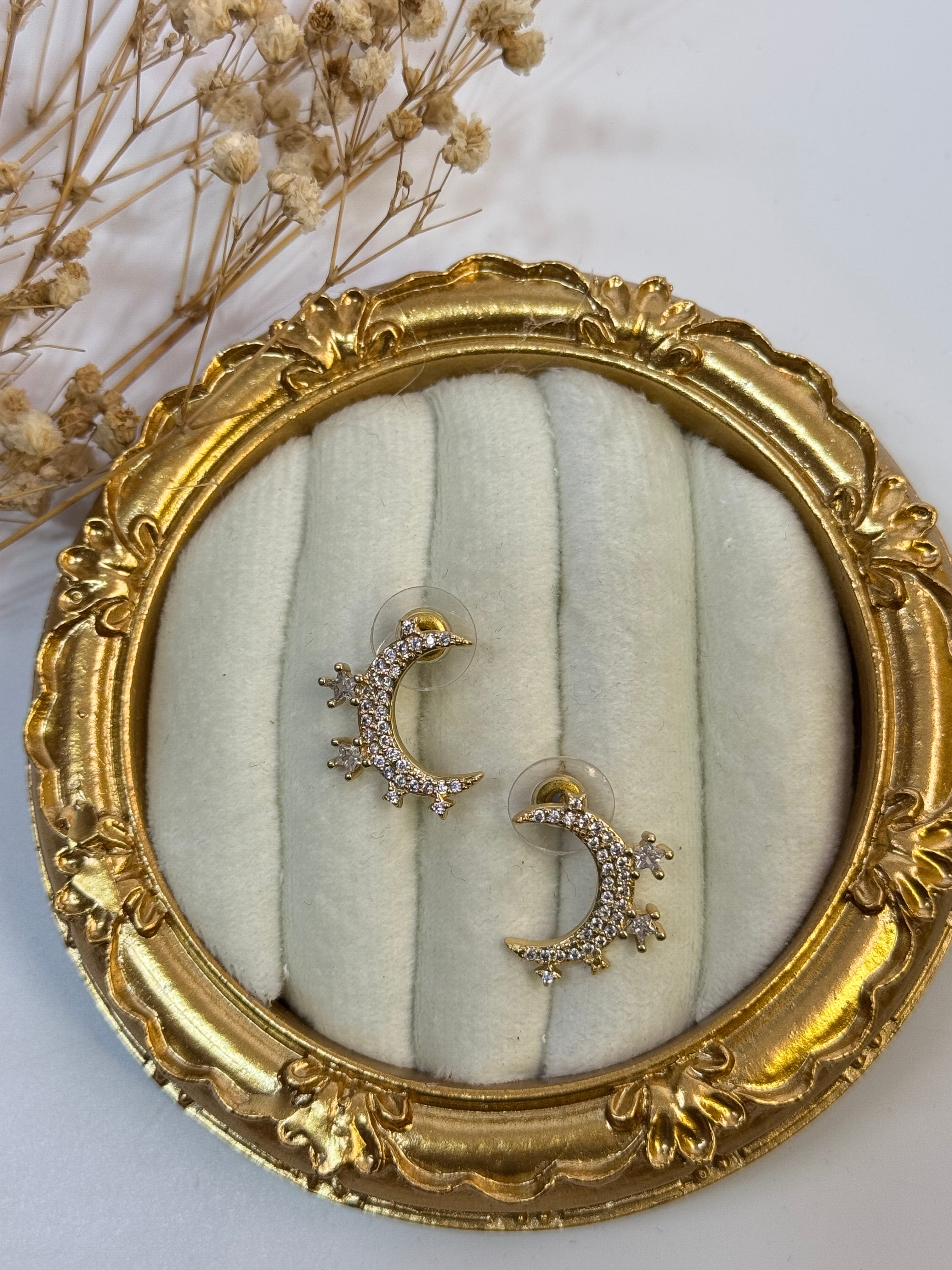 İTHAL AY DETAYLI MİNİMAL GOLD KÜPE