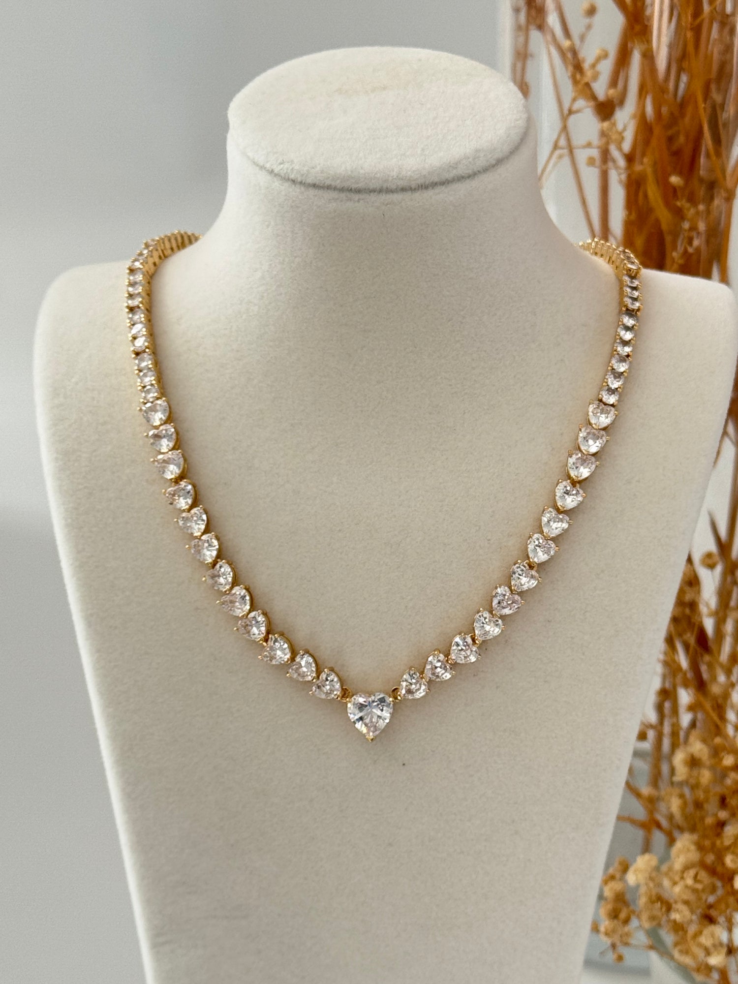 İTHAL ZİRKON TAŞLI KALP DETAYLI SU YOLU GOLD DÖKÜM KOLYE