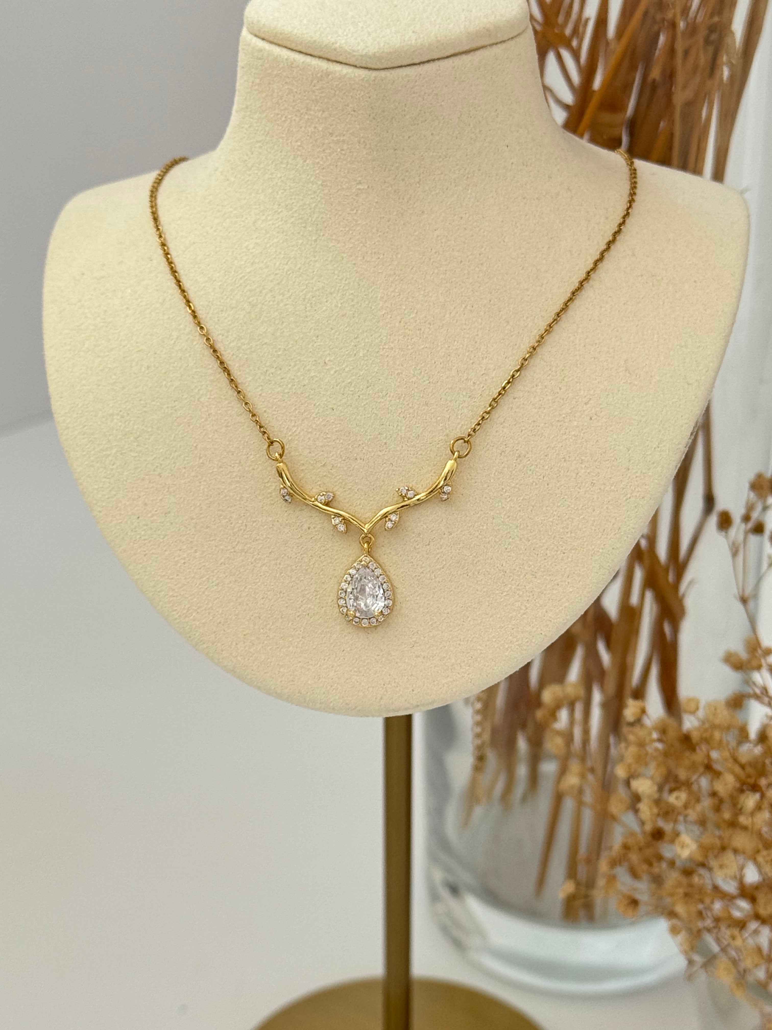 BAGET TAŞ DETAYLI GOLD ÇELİK KOLYE