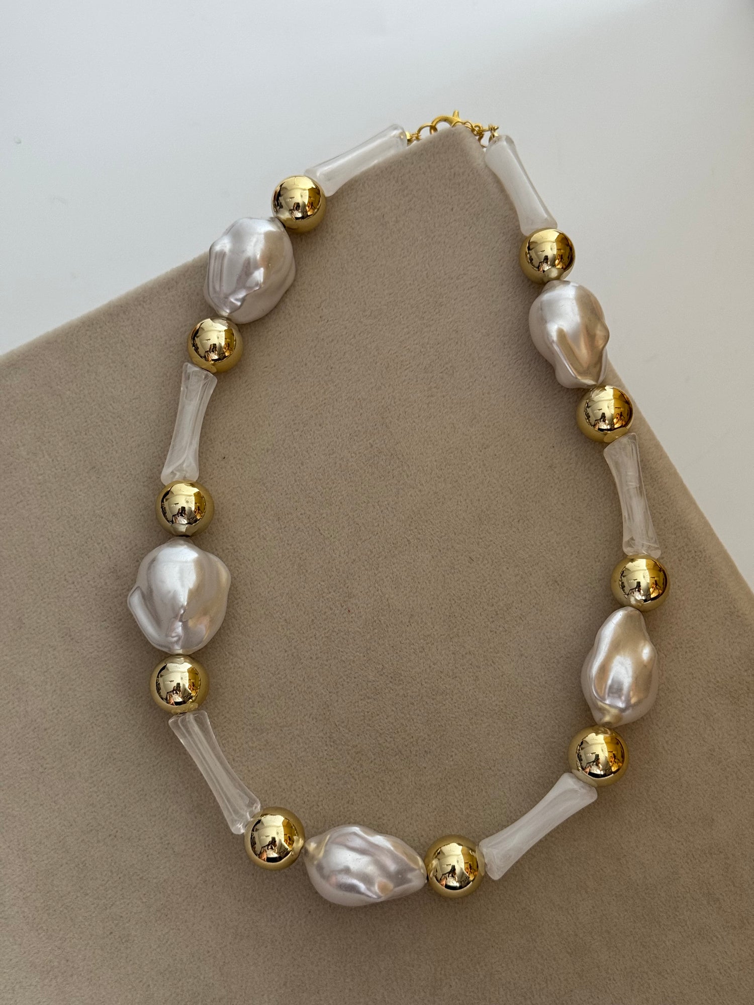 İTHAL İNCİ DETAYLI BEYAZ GOLD TOP KOLYE