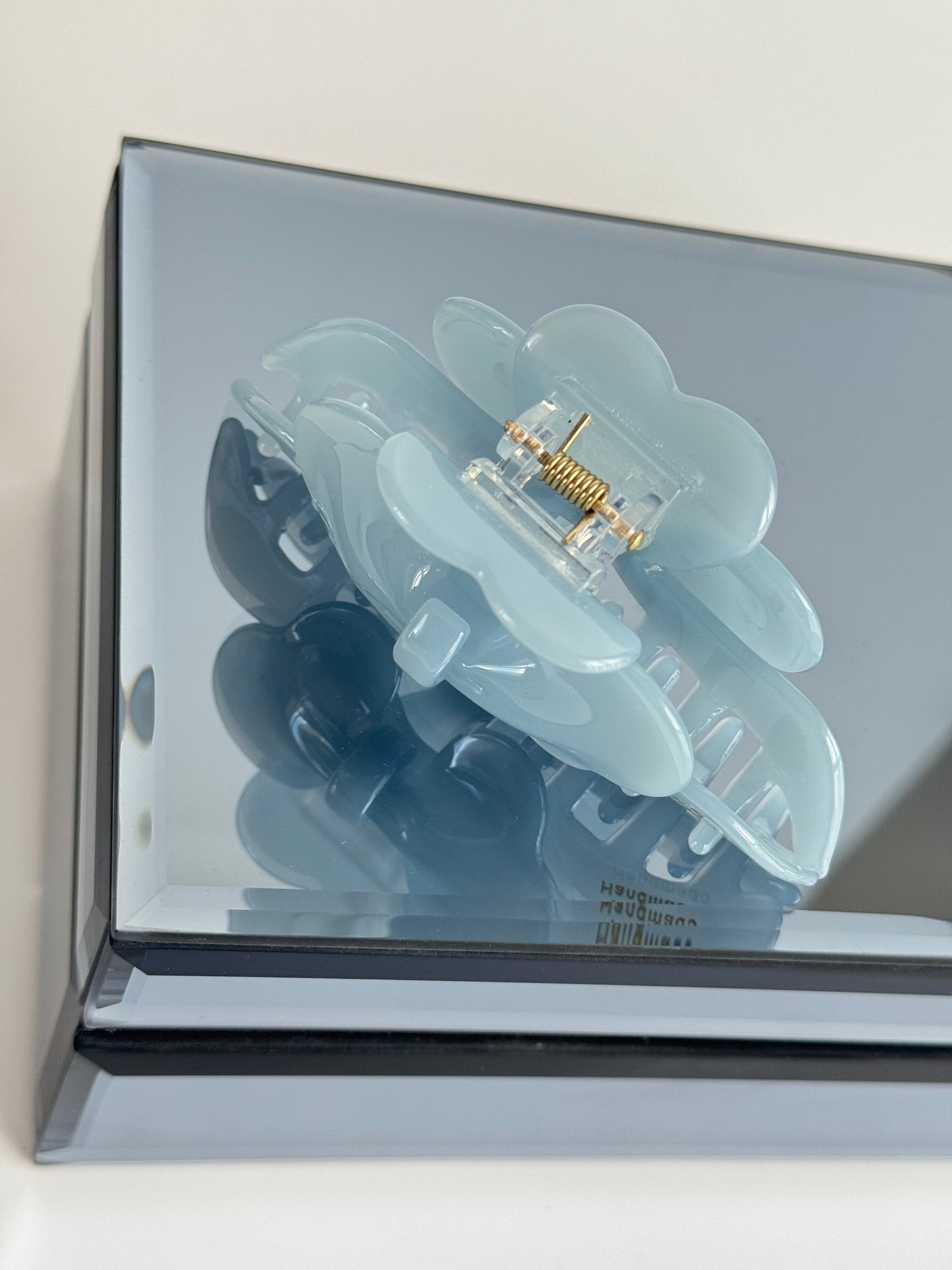 İTHAL ÇİÇEK DETAYLI MAVİ KEMİK MANDAL TOKA