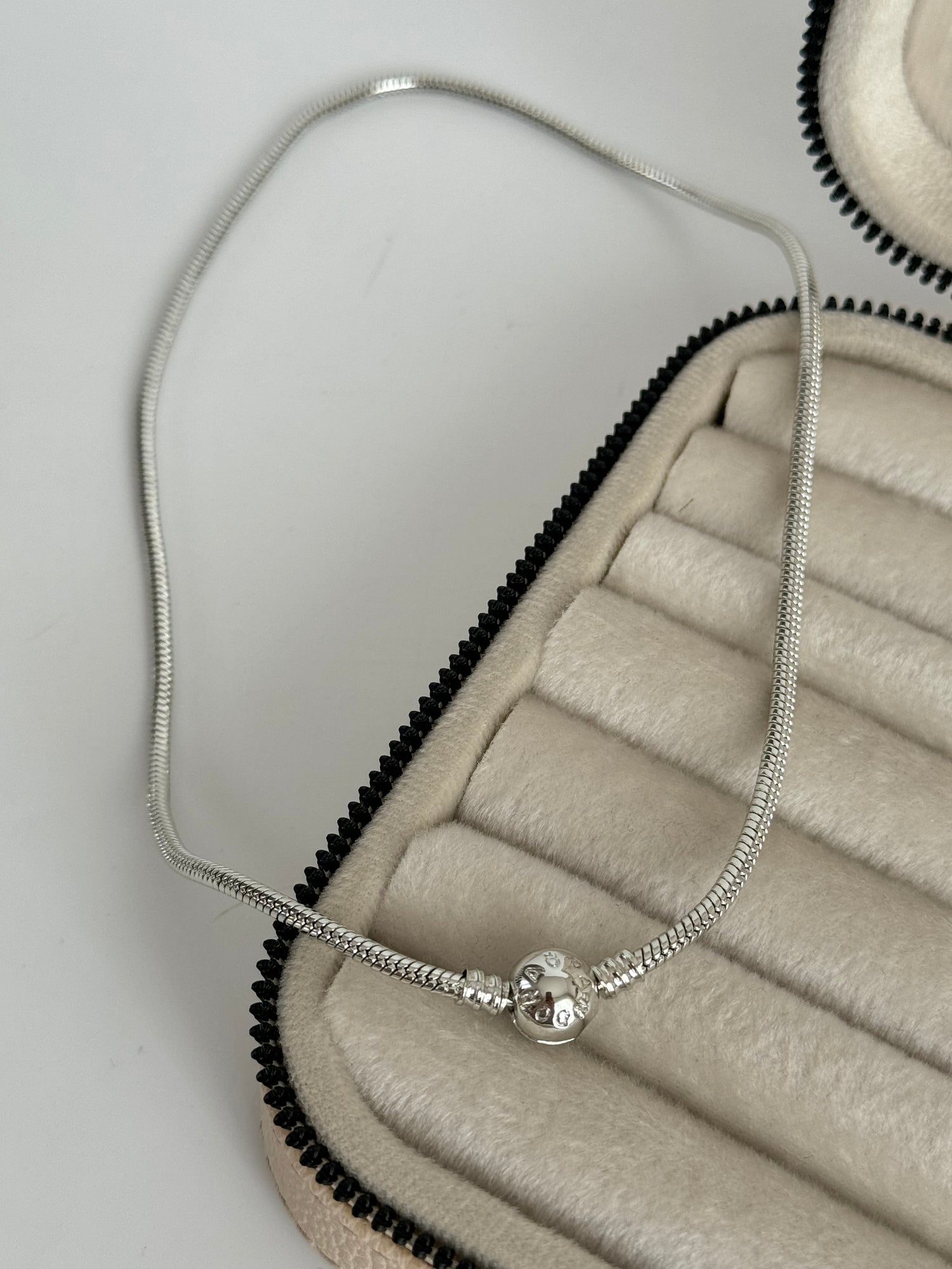 İTHAL MARKA MODEL SİLVER KOLYE