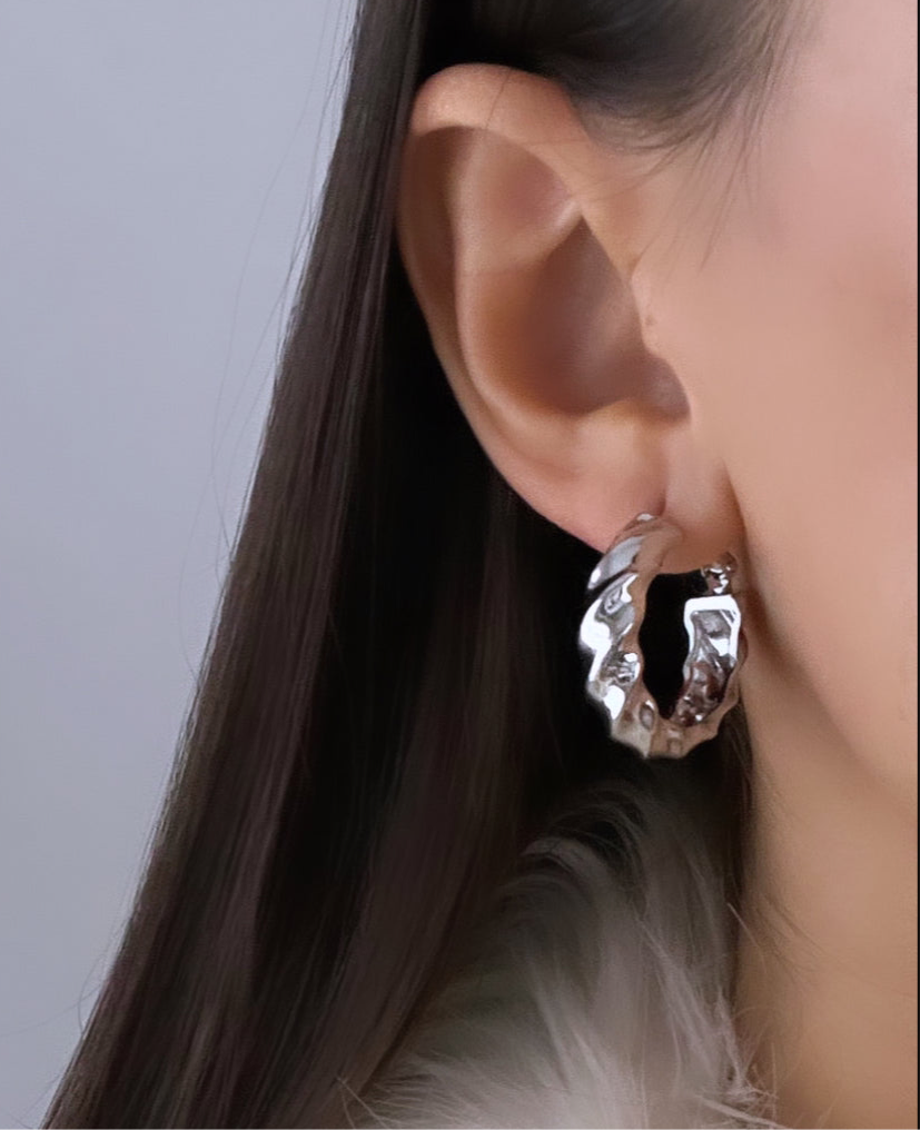 İTHAL BURGU DETAYLI SİLVER HALKA KÜPE