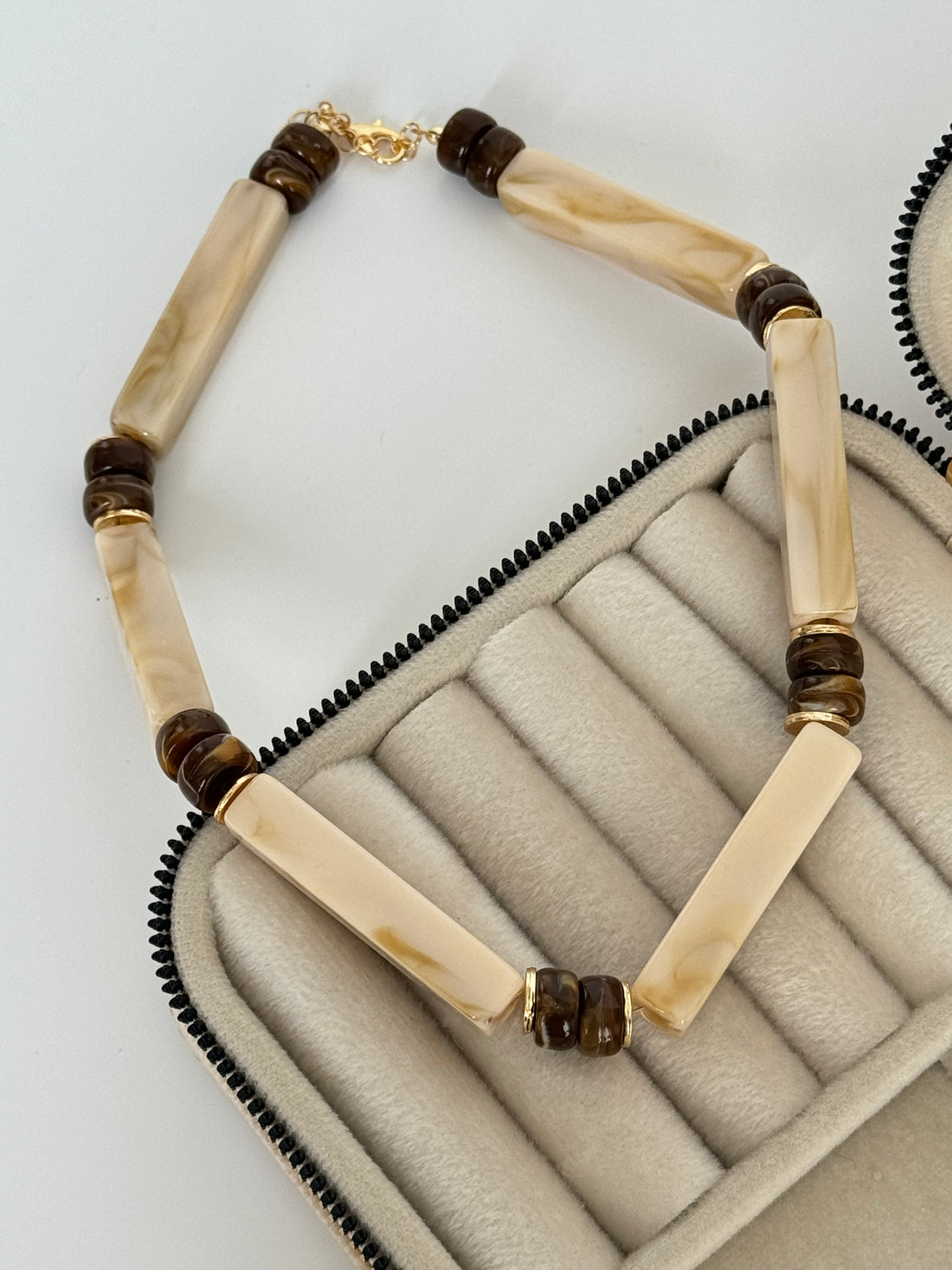 İTHAL KEMİK ÇUBUK MODEL KREM KOLYE