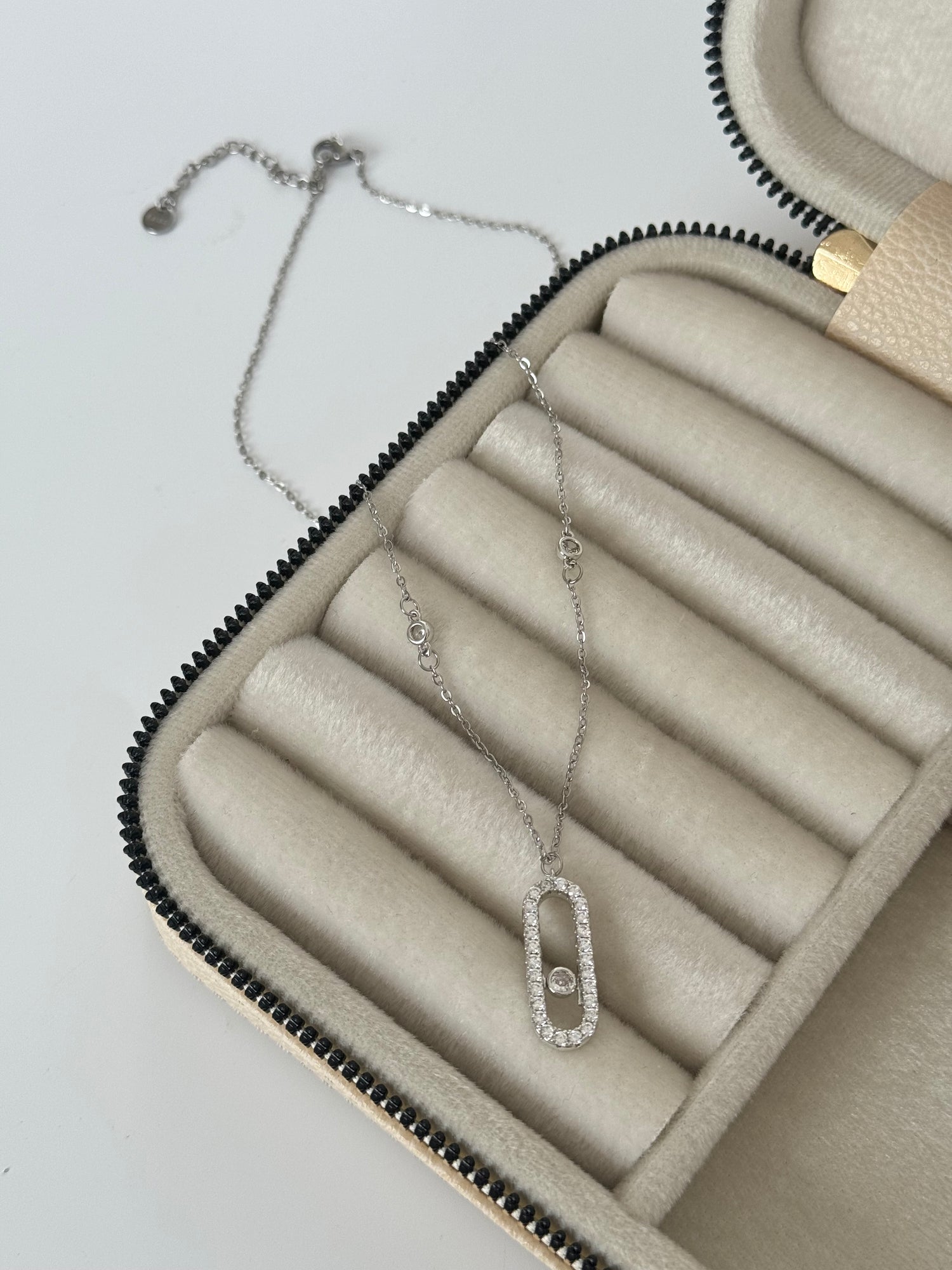 İTHAL MARKA MODEL SİLVER ÇELİK KOLYE