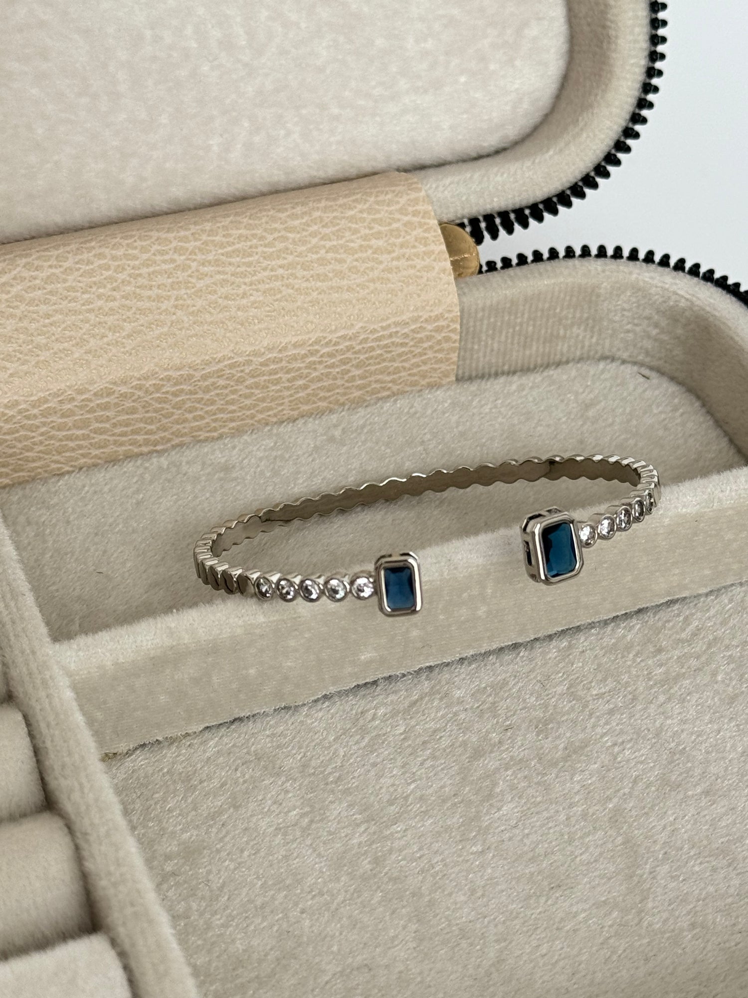 İTHAL MAVİ TAŞLI SİLVER KELEPÇE BİLEZİK