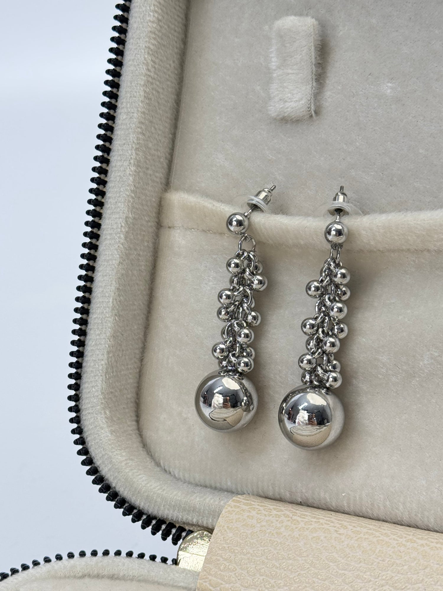 AHUELA İTHAL BONCUK MODEL SİLVER KÜPE