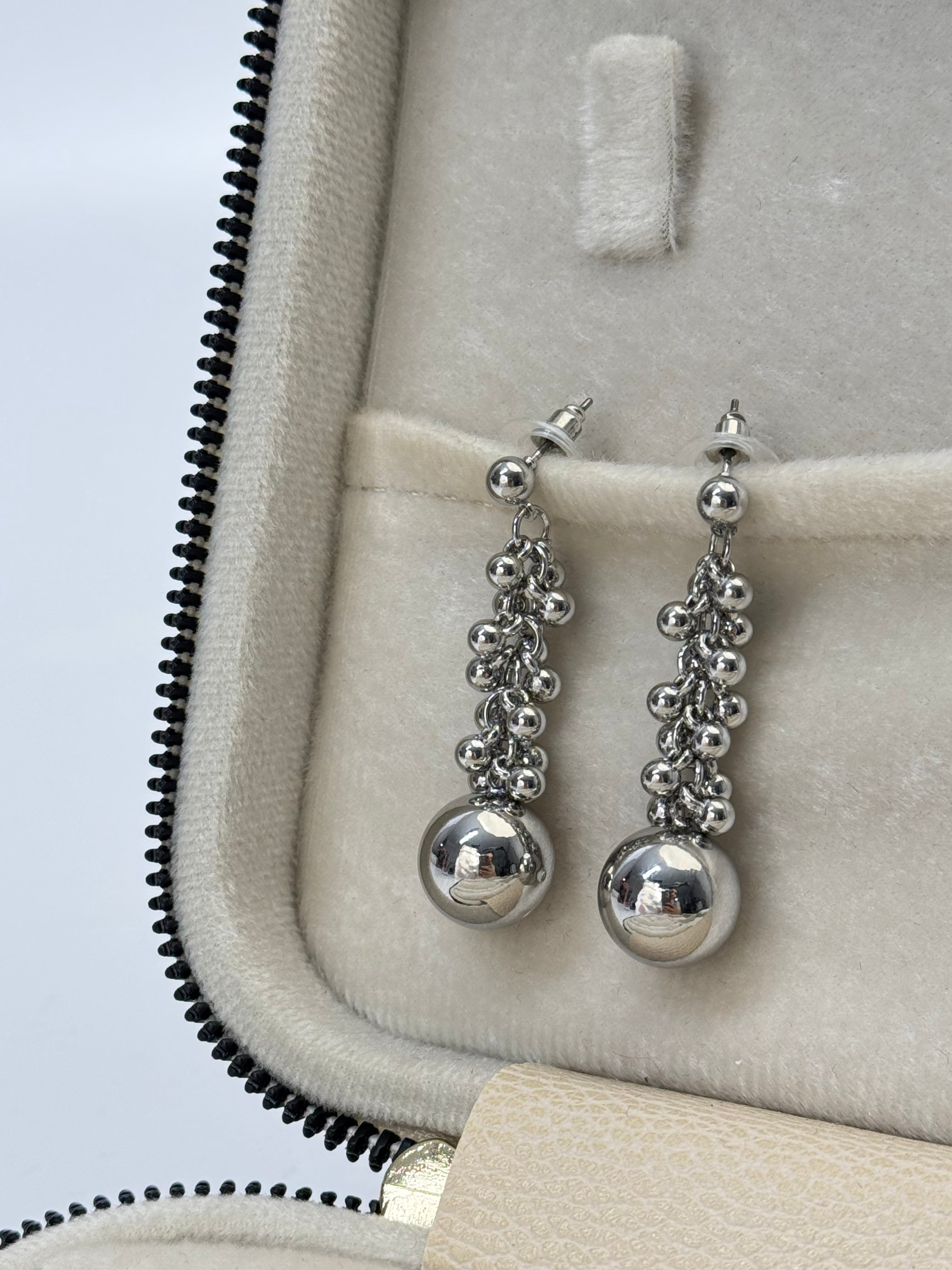 AHUELA İTHAL BONCUK MODEL SİLVER KÜPE