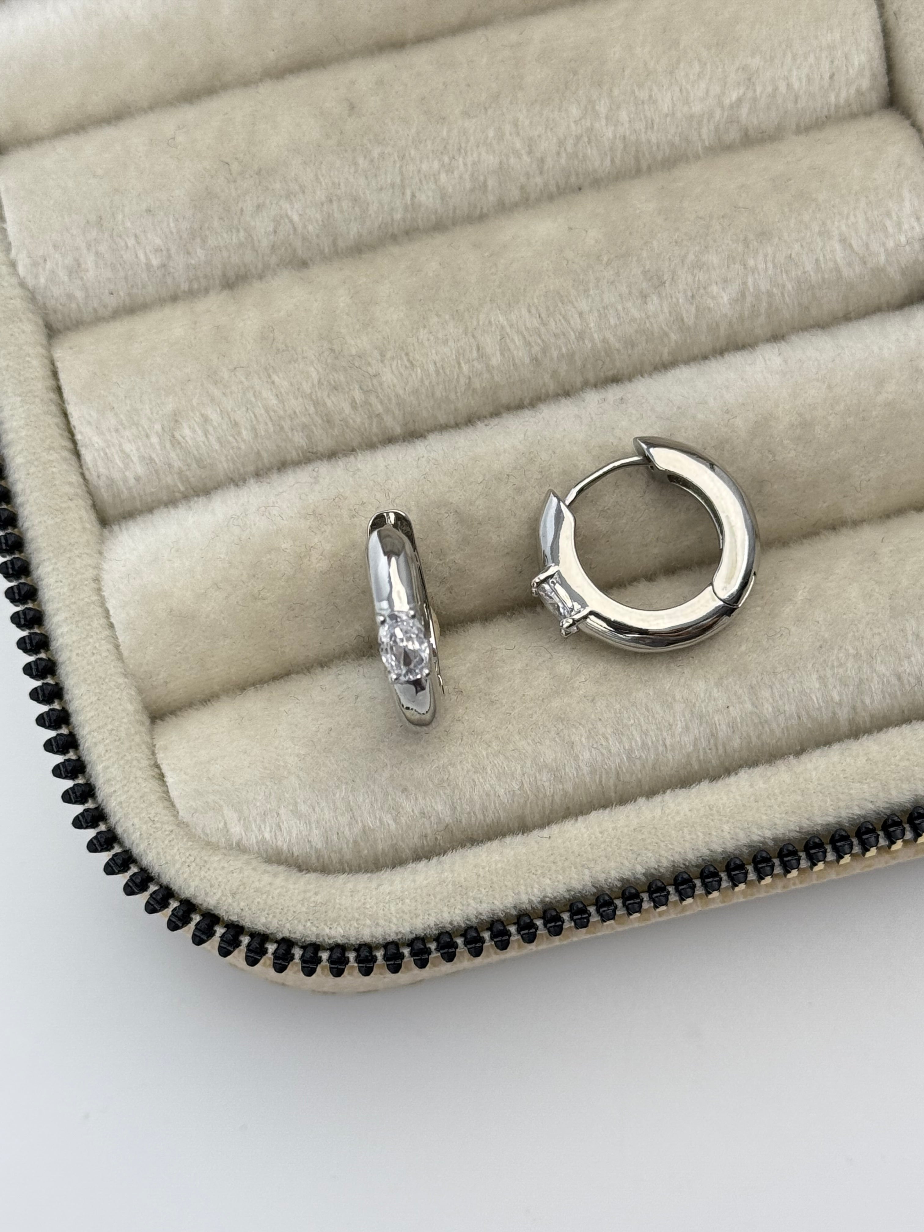 İTHAL TEKTAŞ DETAYLI SİLVER HALKA KÜPE