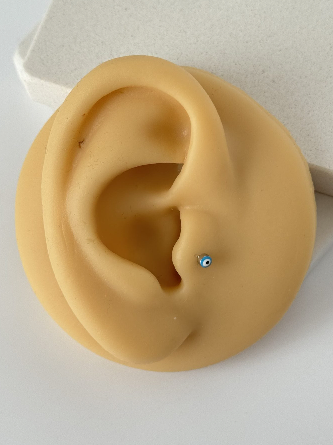 NAZAR BONCUKLU SİLVER TRAGUS PİERCİNG