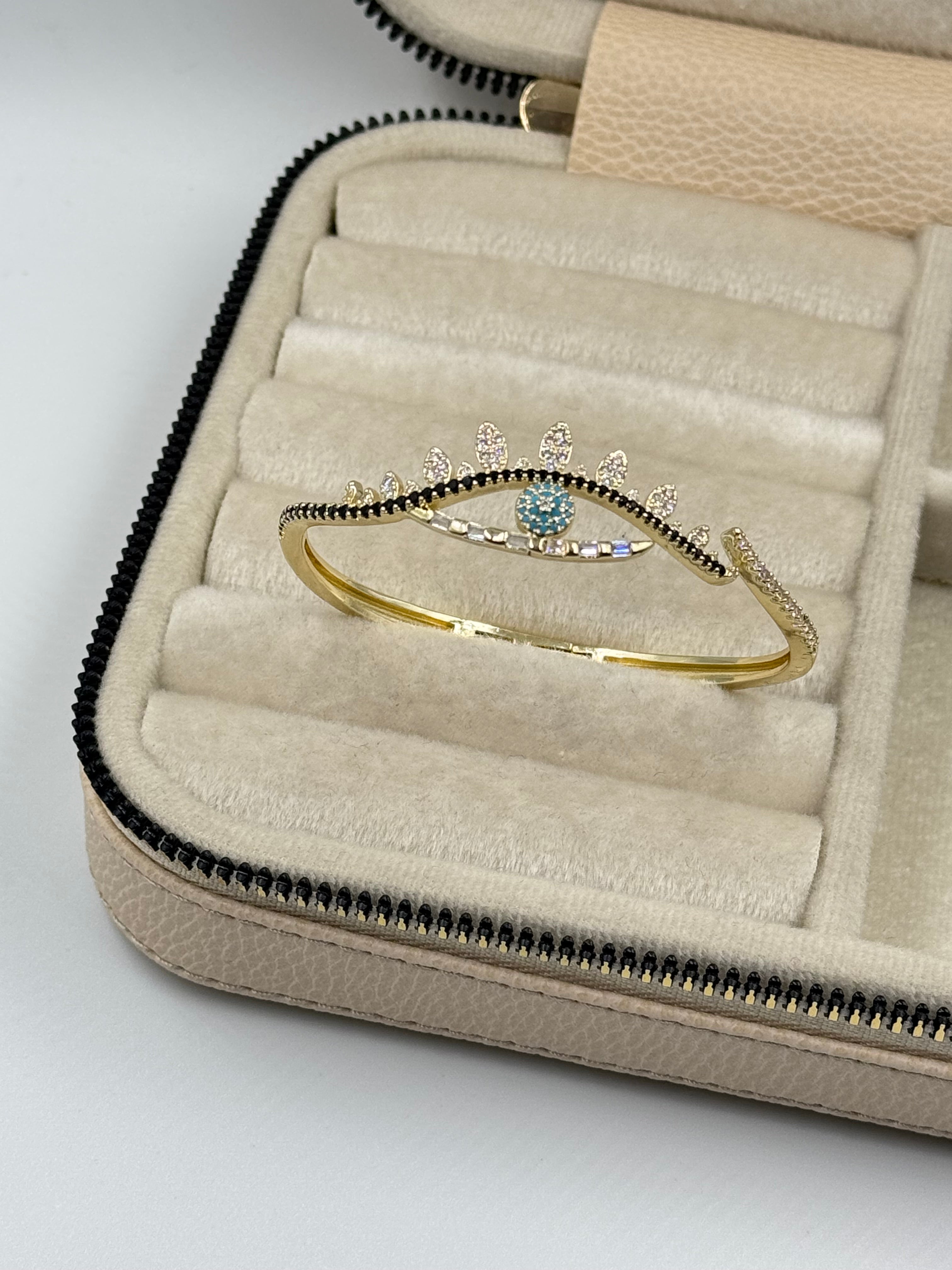 İTHAL GÖZ DETAYLI KELEPÇE BİLEZİK