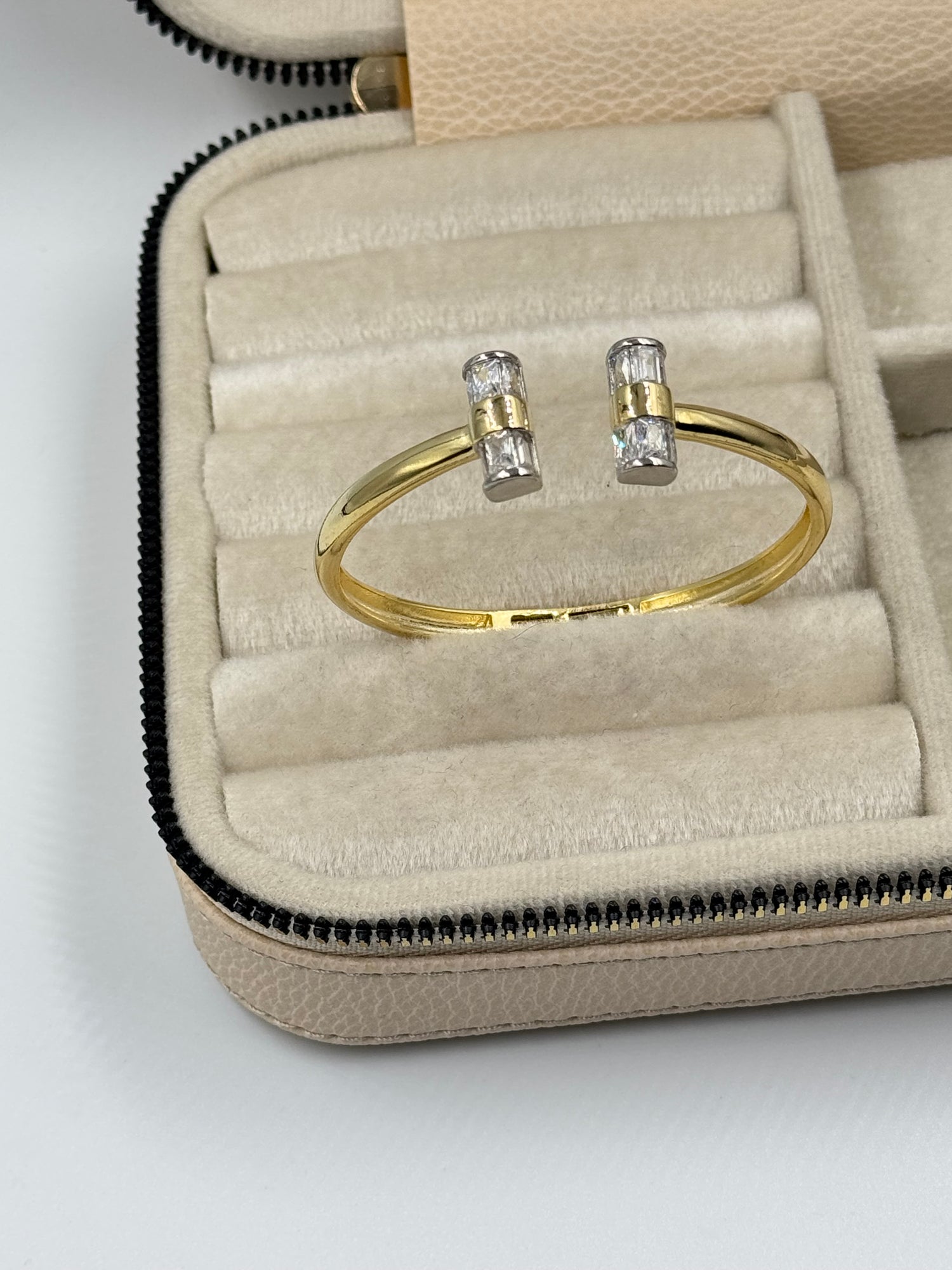 İTHAL TAŞ DETAYLI MARKA MODEL GOLD KELEPÇE BİLEZİK