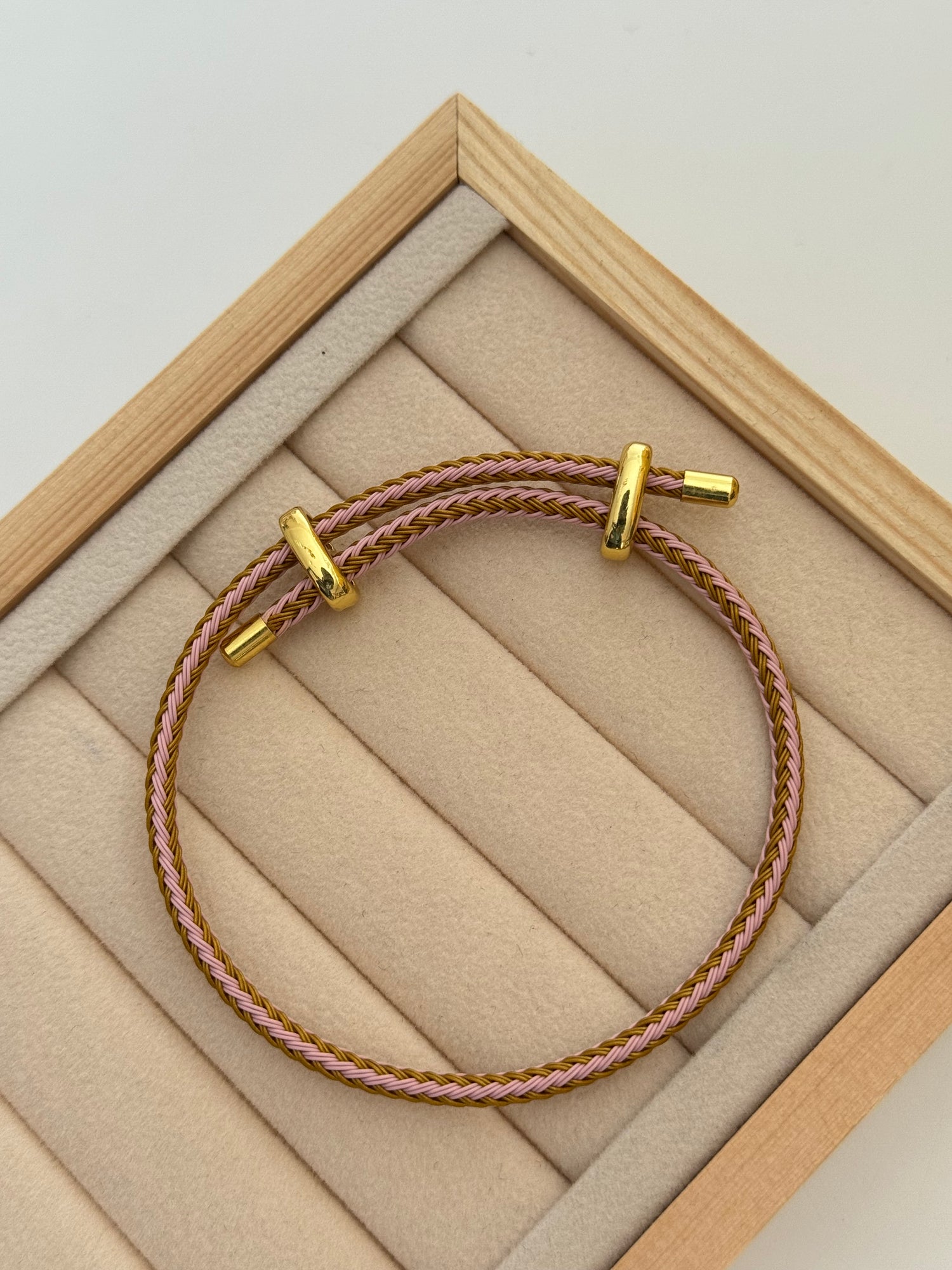 TEYA RENKLİ AYARLANABİLİR ÇELİK BİLEKLİK