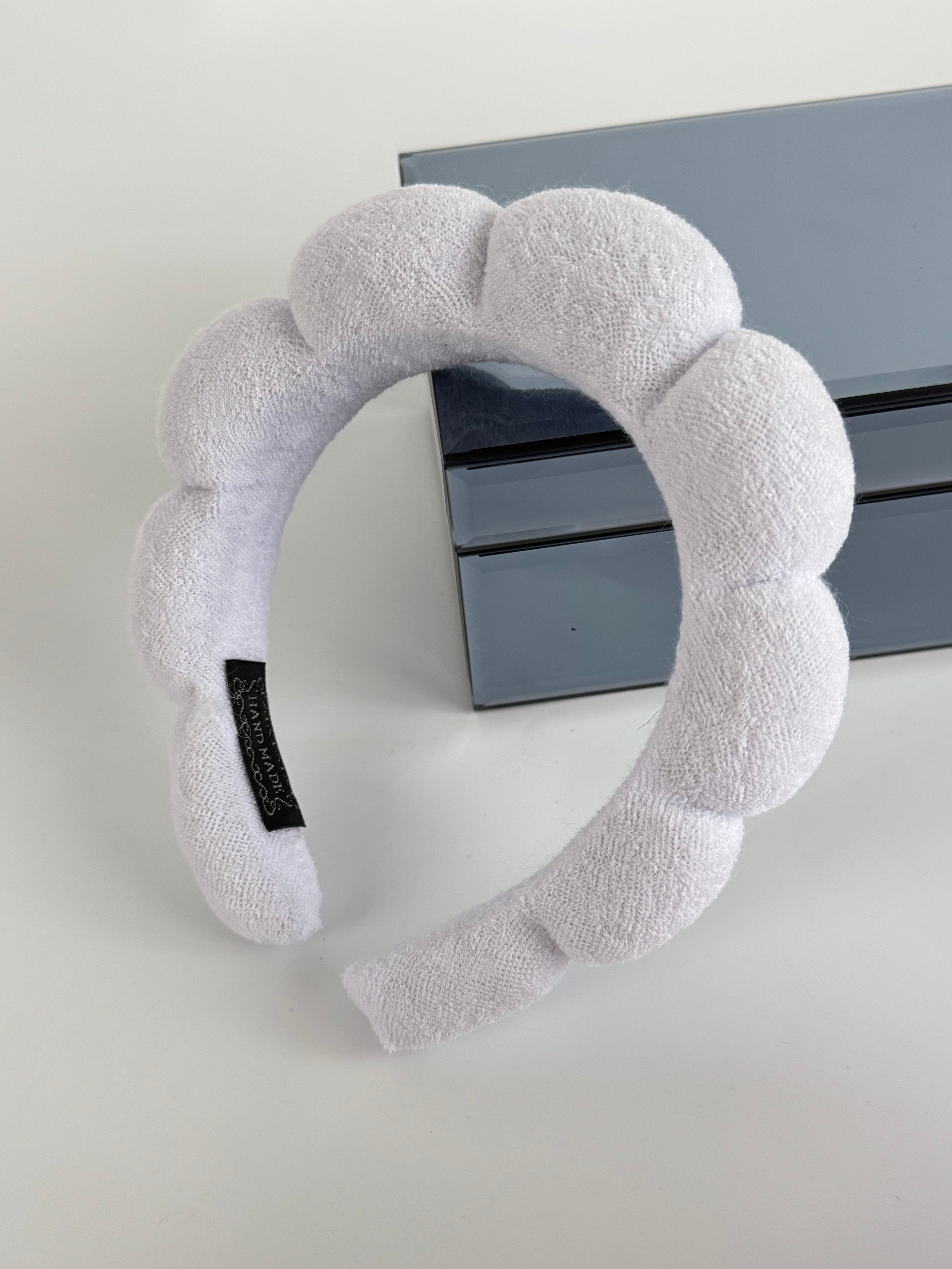 İTHAL BEYAZ BURGULU HAVLU KUMAŞ TAÇ