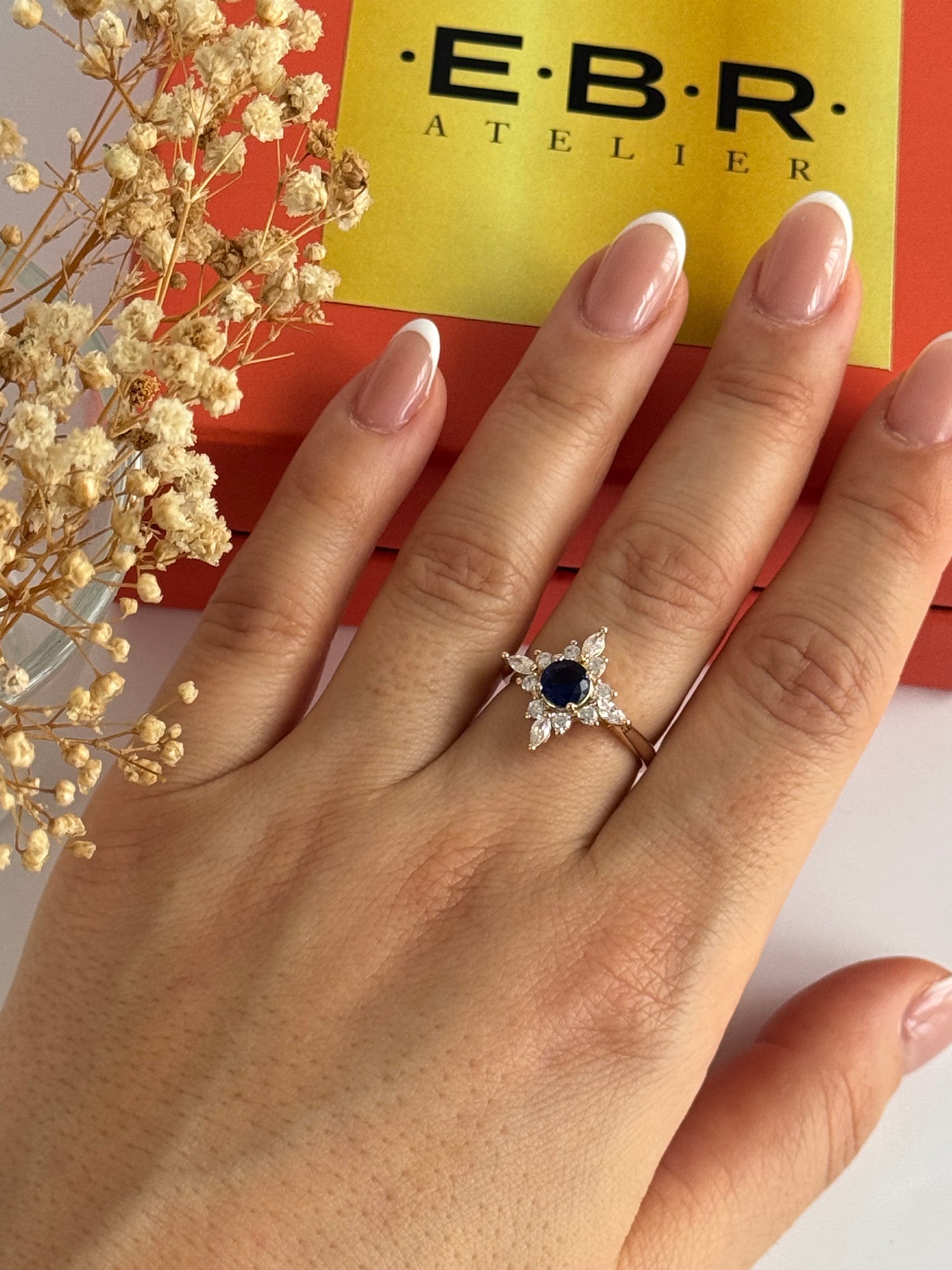 İTHAL MAVİ TAŞLI YILDIZ DETAYLI GOLD AYARLANABİLİR YÜZÜK