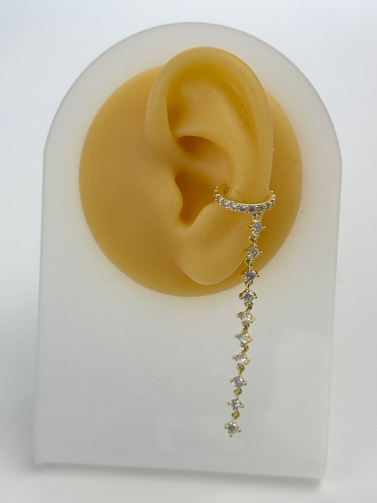 İTHAL TAŞ DETAYLI GOLD KIKIRDAK KÜPE EARCUFF