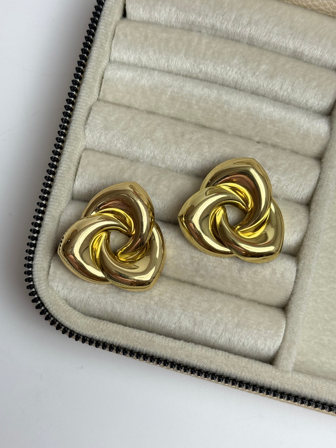 İTHAL GEOMETRİK GOLD MARKA MODEL KÜPE